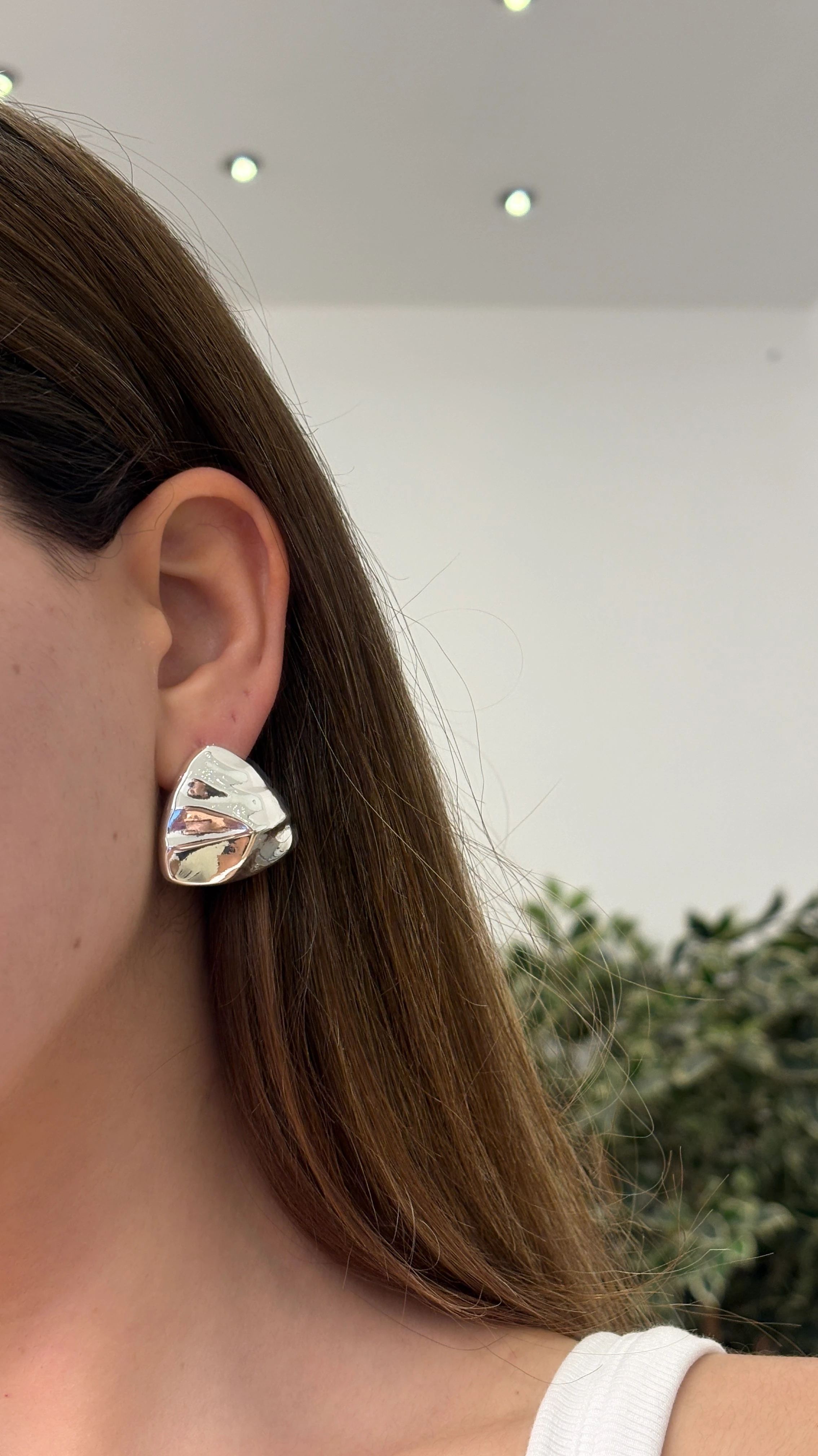 Parlak Gümüş Renk Üçgen Küpe