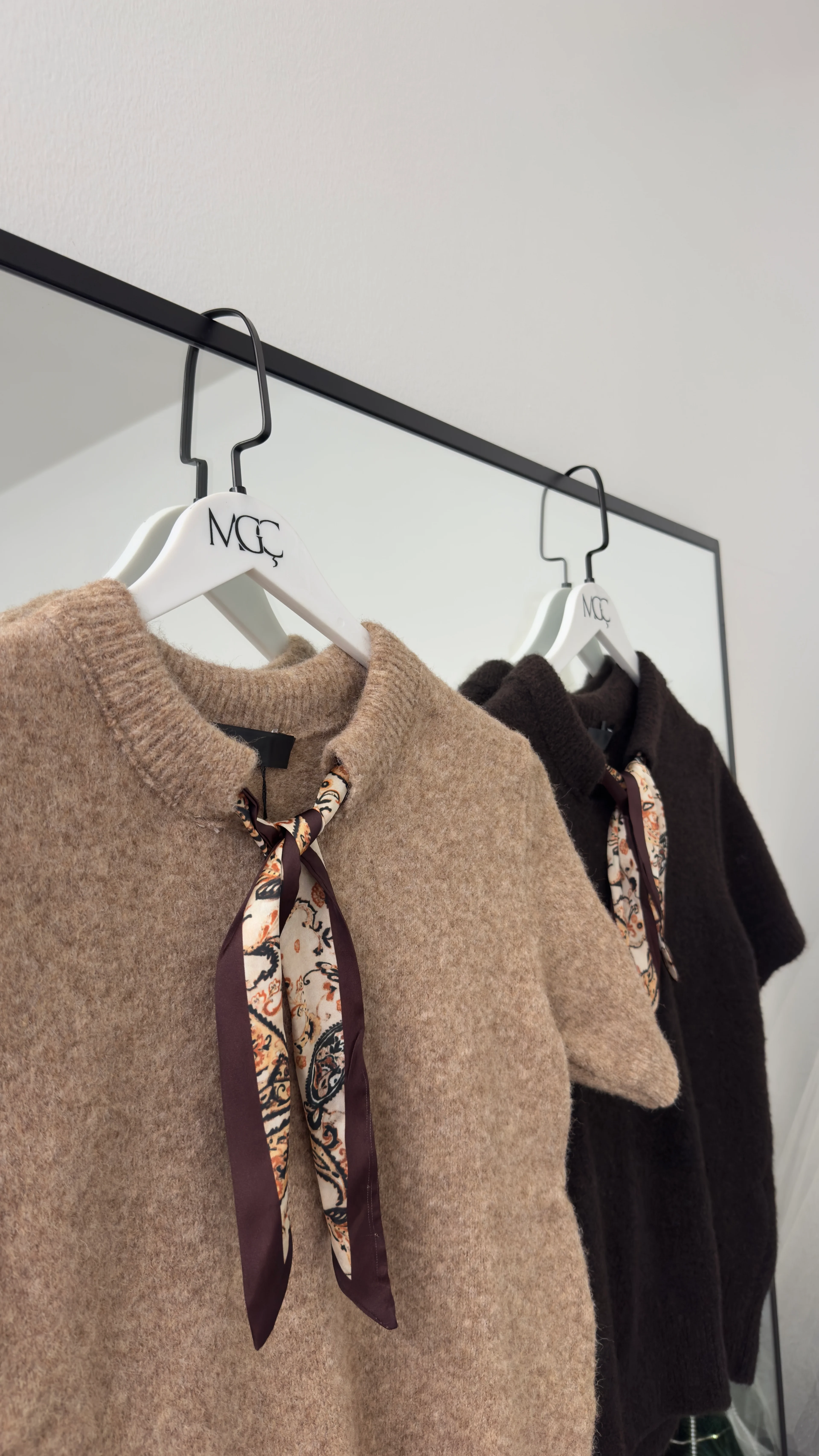 Fular Detaylı Kısa Kol Triko / Kahve- Bej