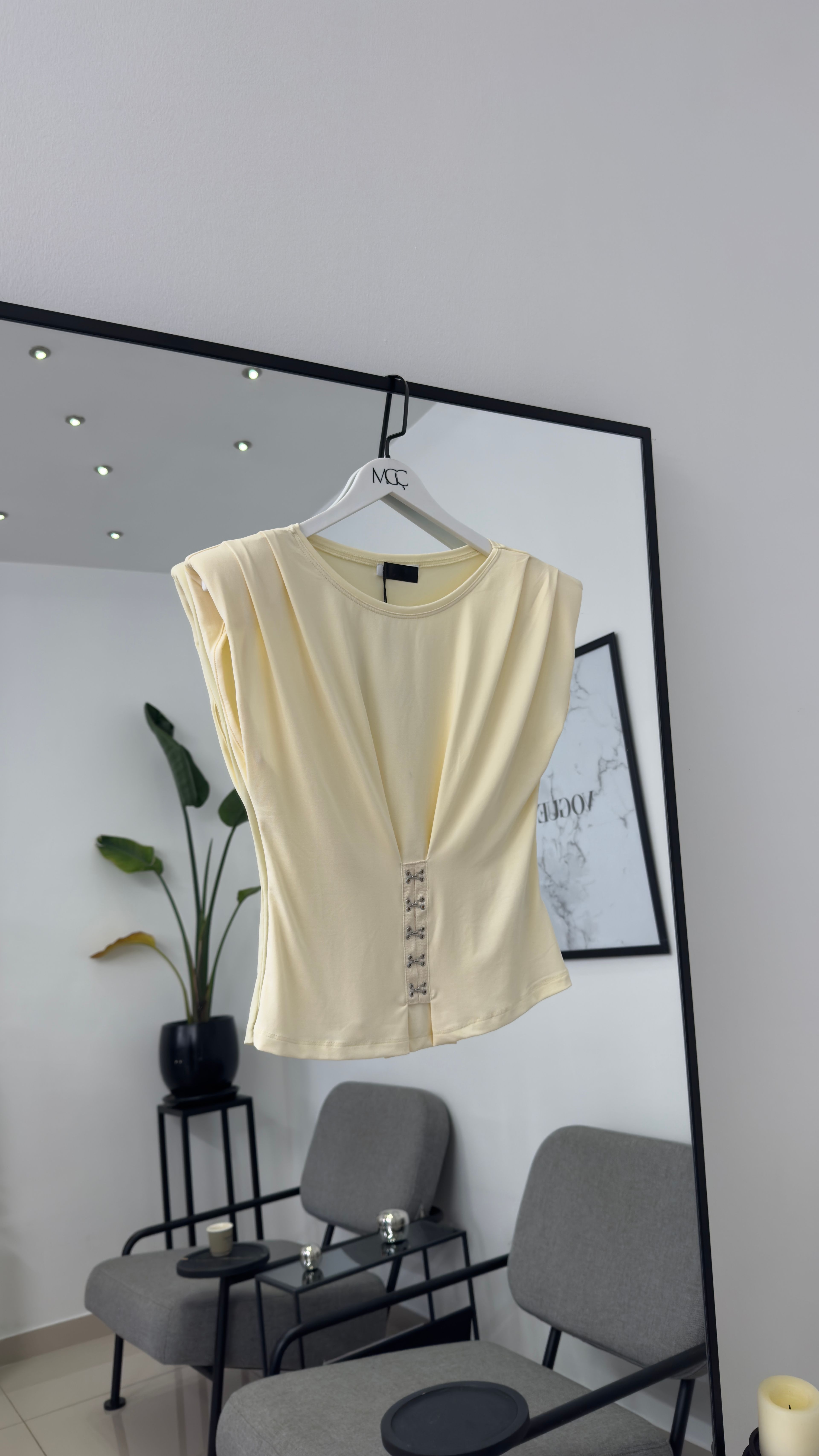 Sarı Vatkalı Kanca Detaylı Bluz