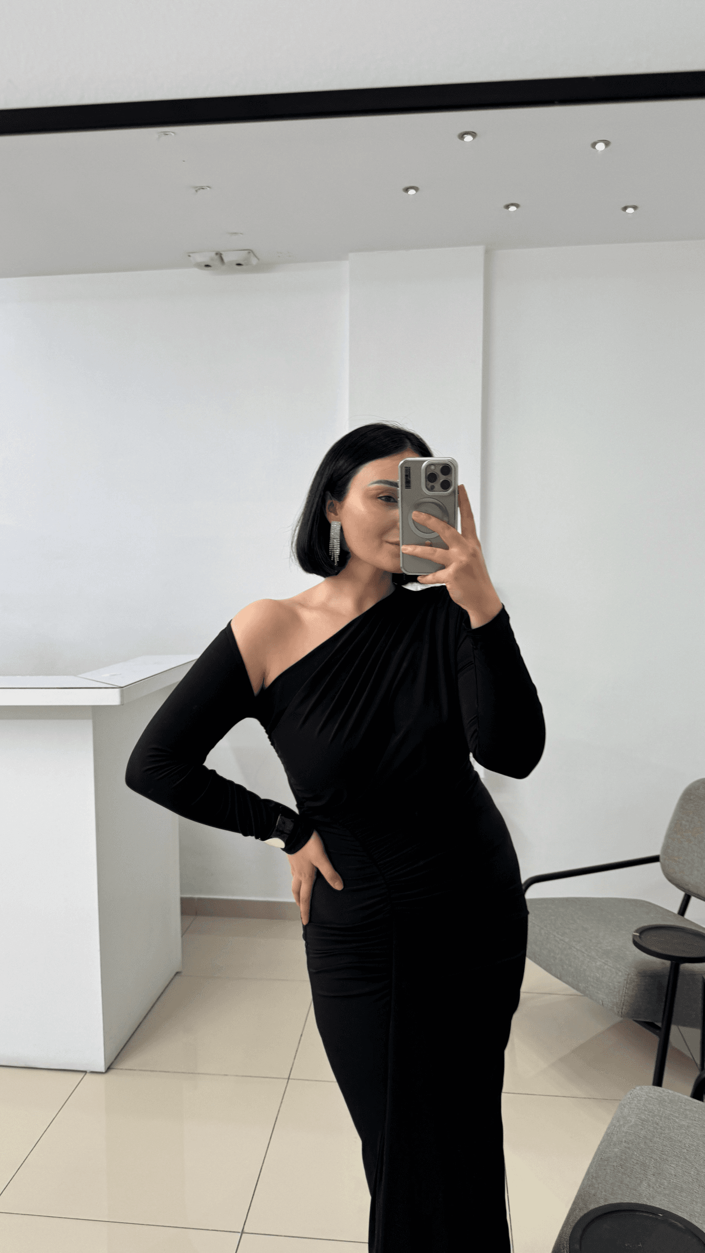 Sandy Kumaş Siyah Drapeli Elbise