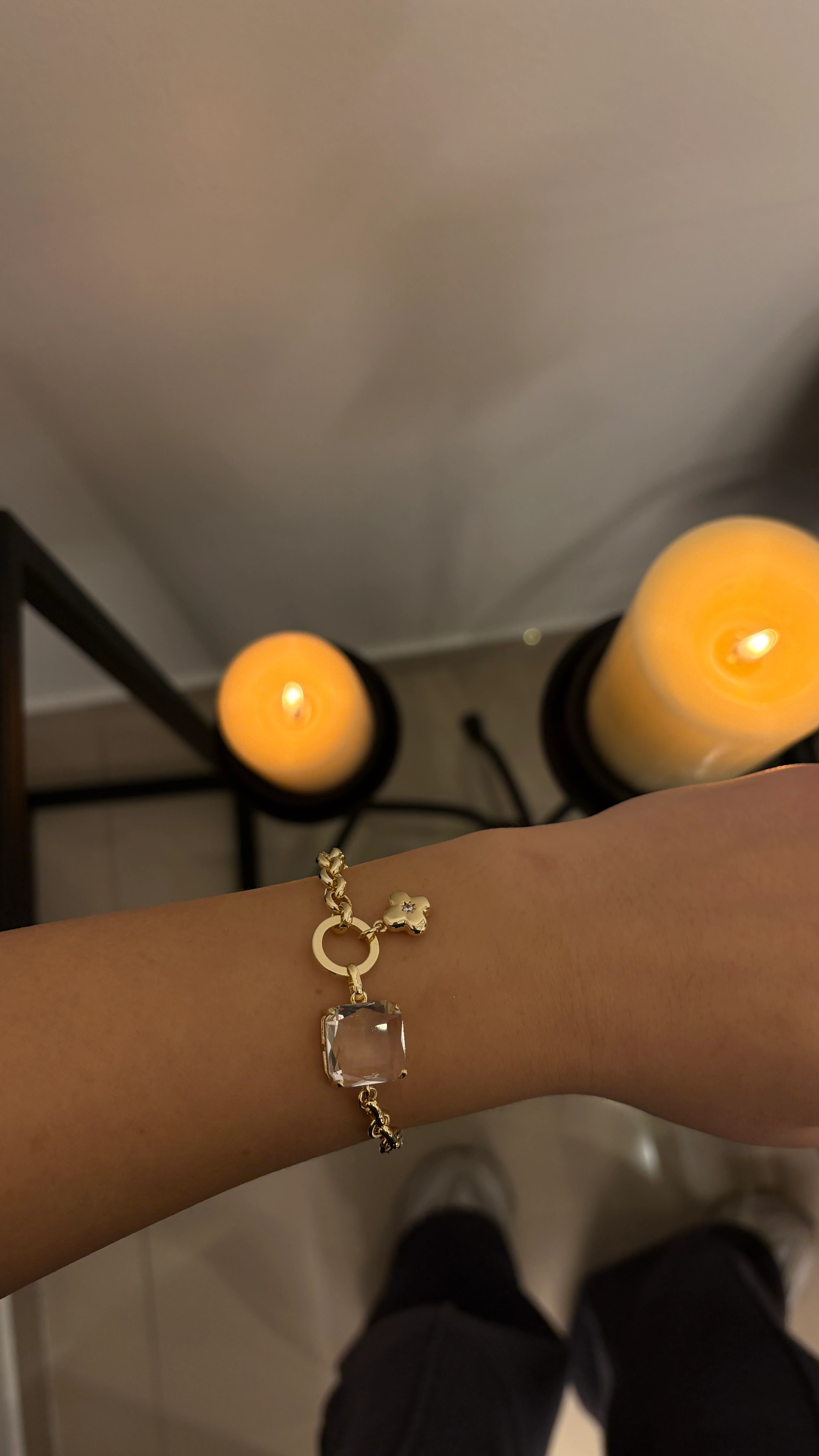 Kristal Kare Taş Çarmlı Bileklik (Altın Kaplama)