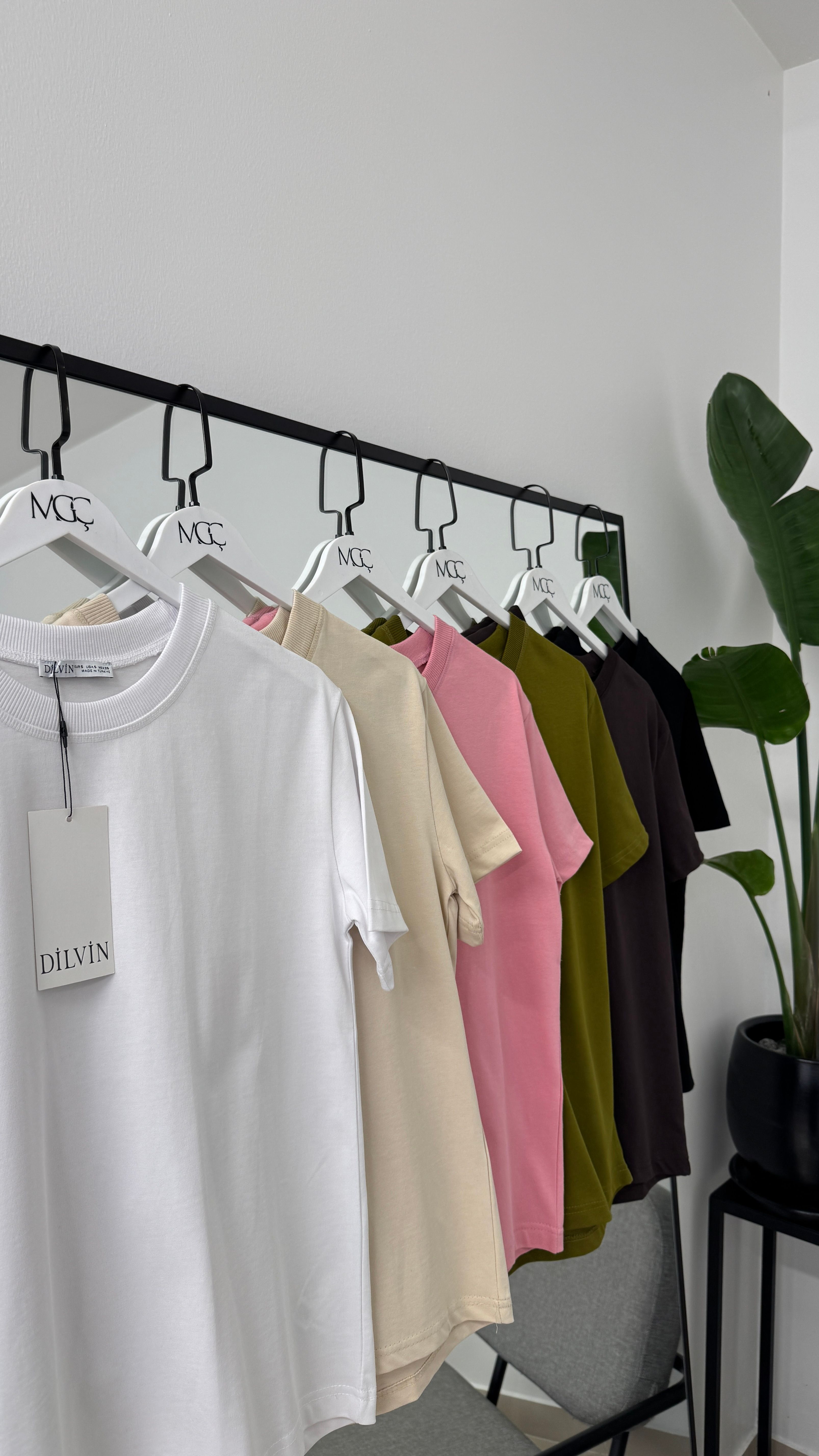 Dekoratif Yaka T-shirt/ Beyaz-Siyah