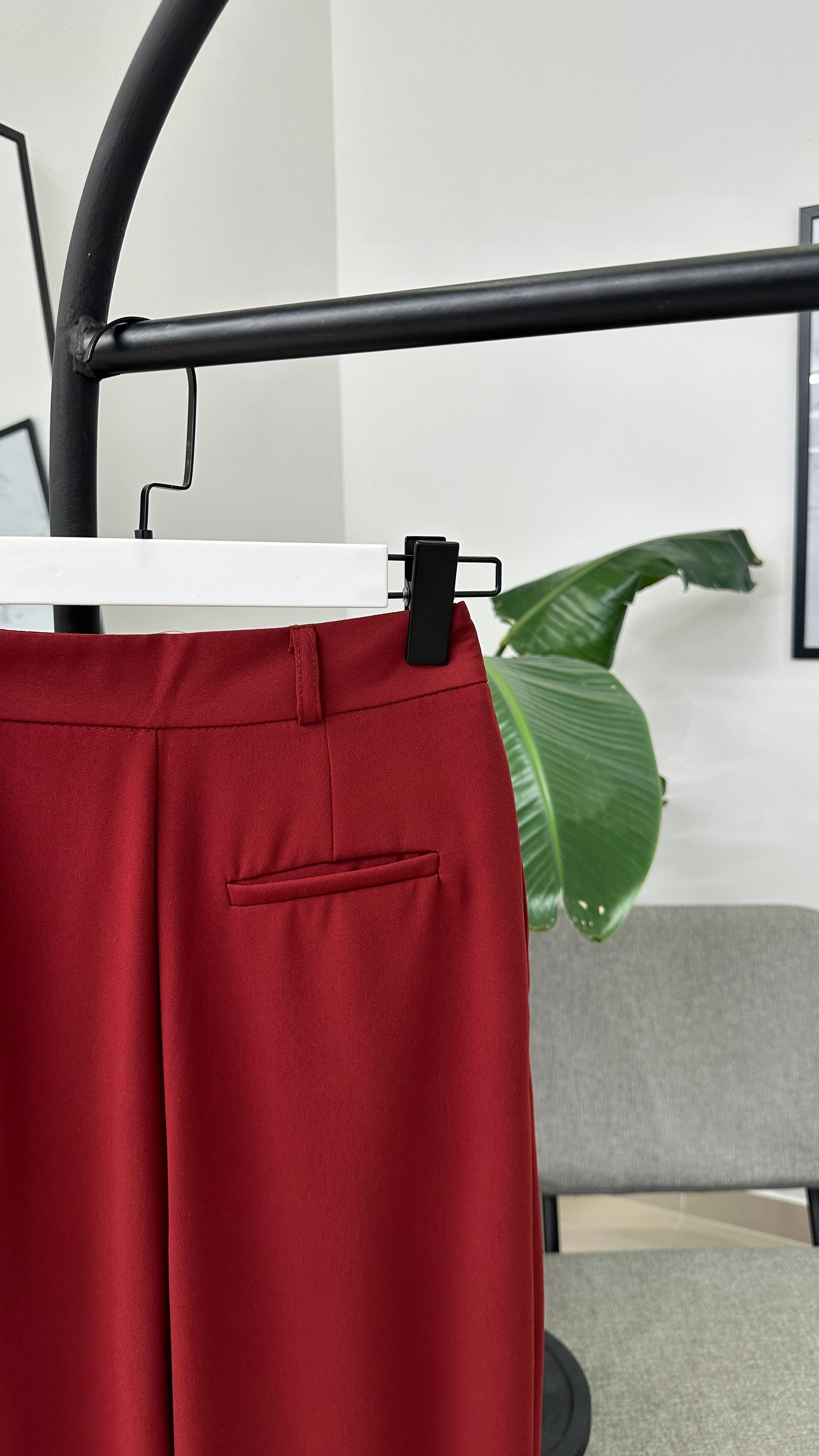 Bordo Paçası Düğme Detaylı Pantolon