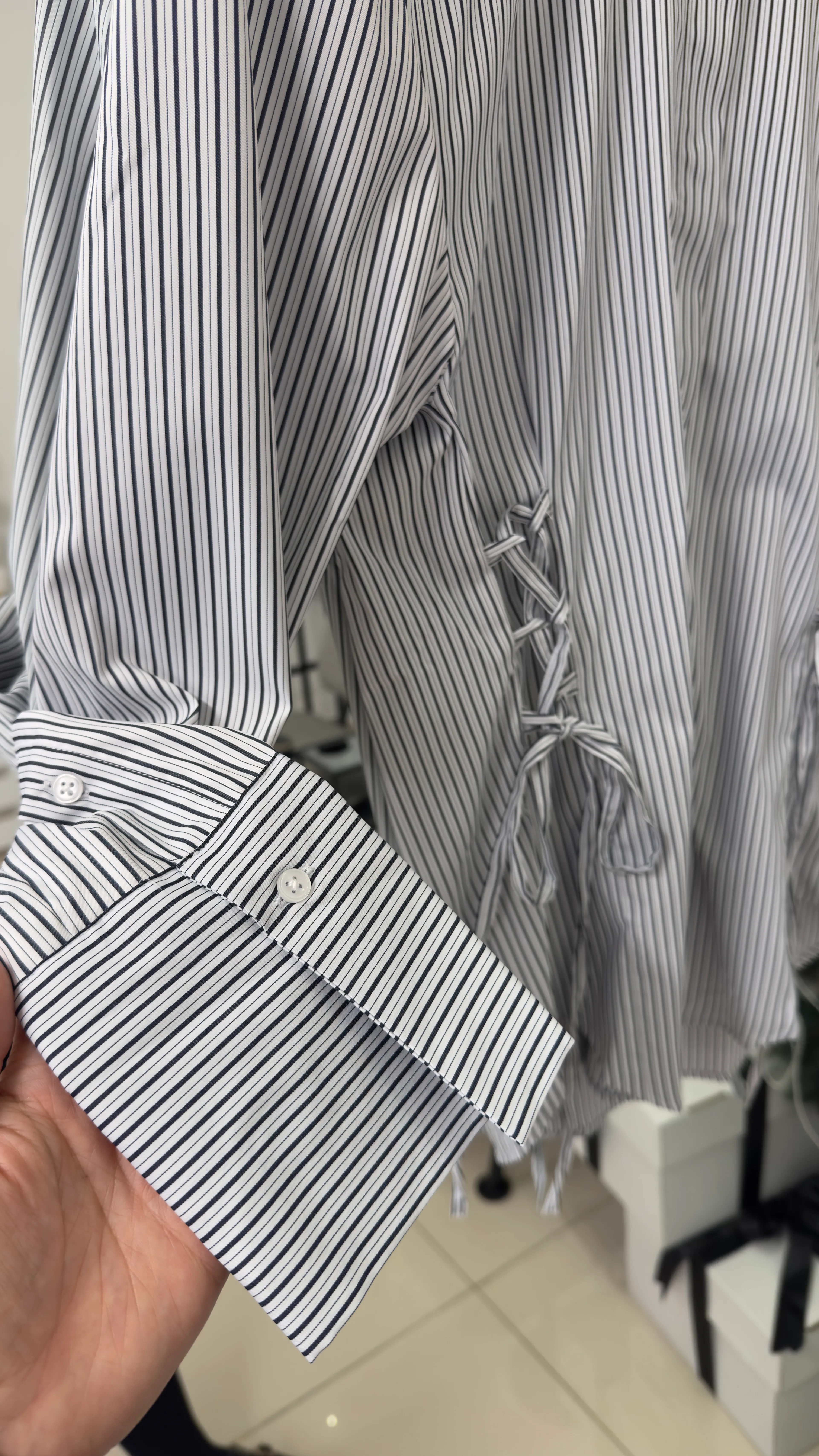 Omuzları Vatkalı Korse İp Detaylı Gömlek