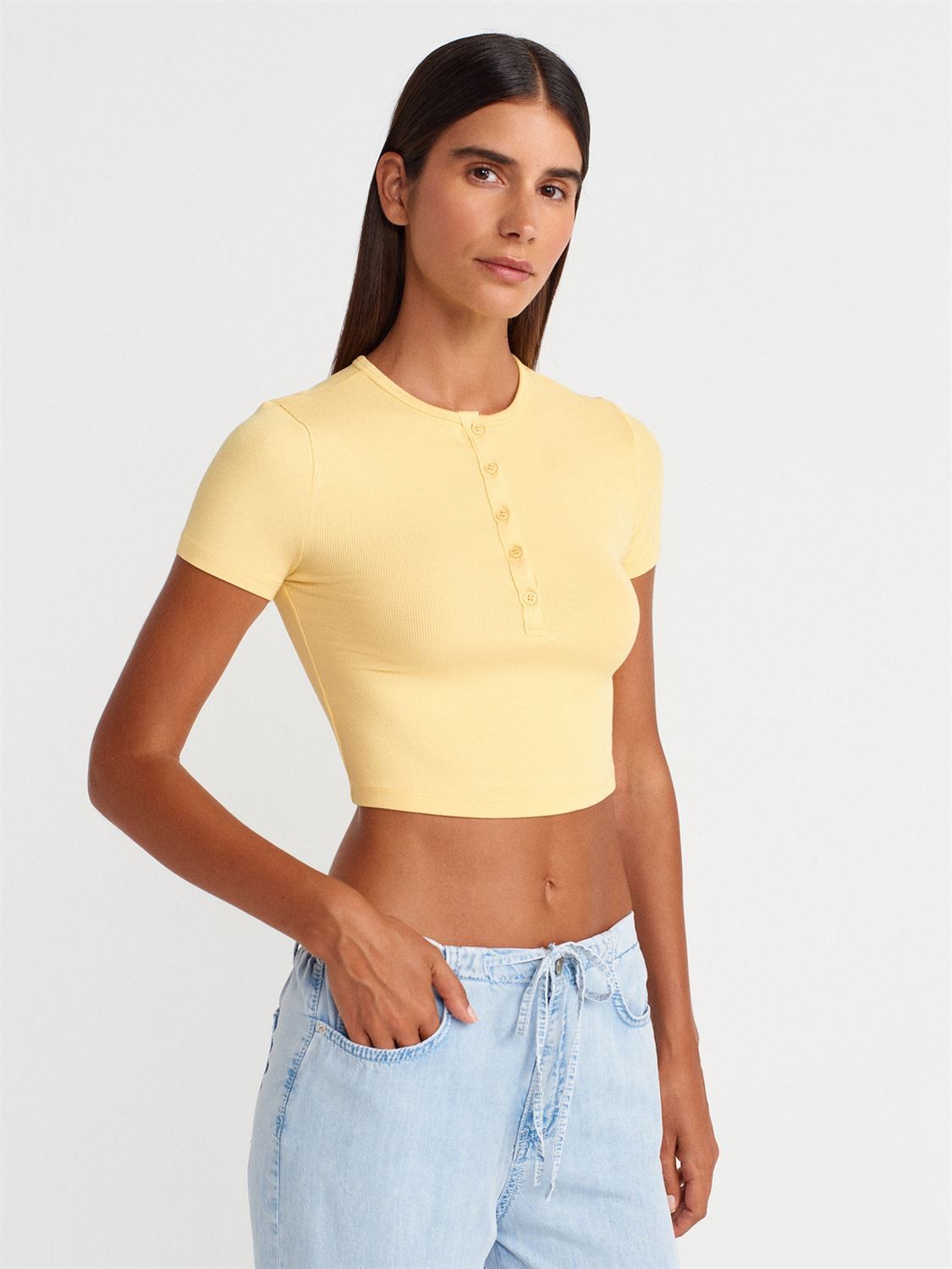 Düğme Detaylı Crop Top Sarı