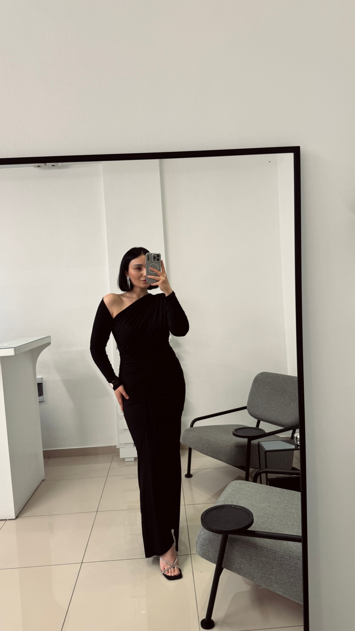 Sandy Kumaş Siyah Drapeli Elbise