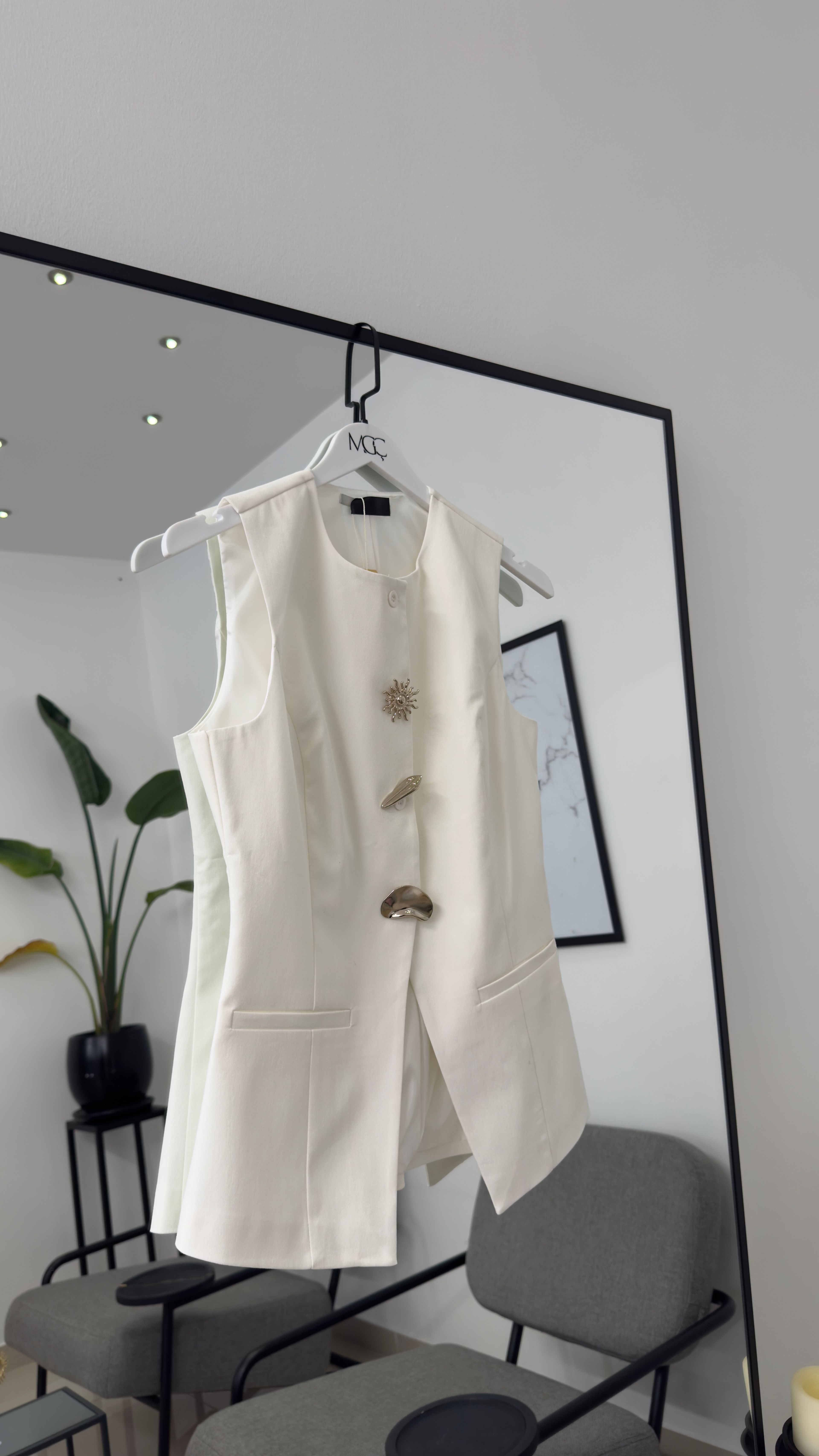 Broş Detaylı Gabardin Yelek/ Ekru