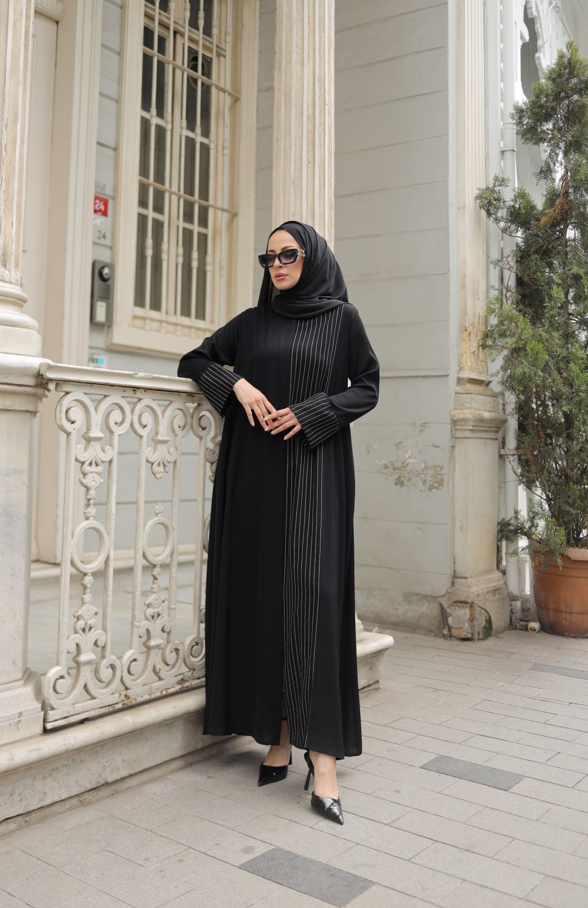 REVA FERACE & SİYAH