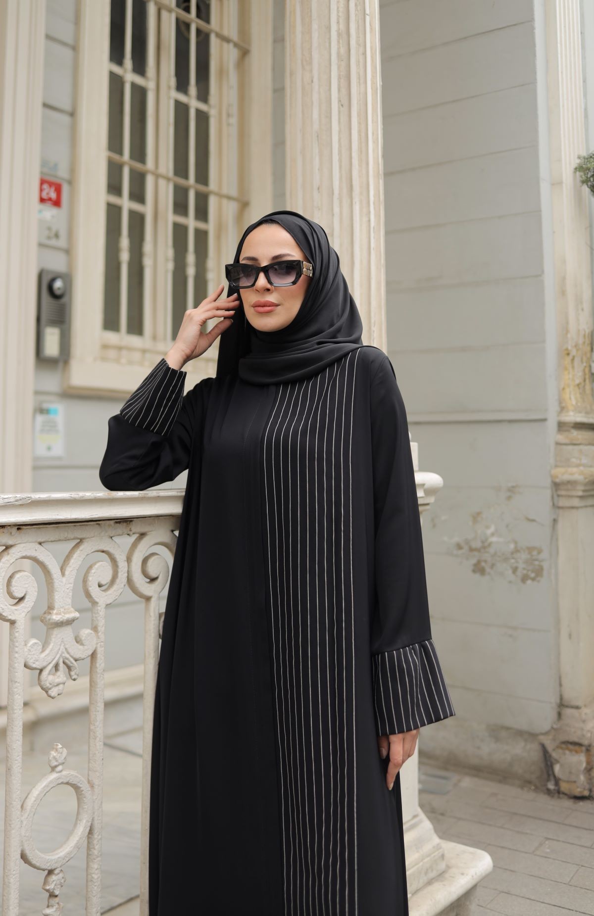REVA FERACE & SİYAH