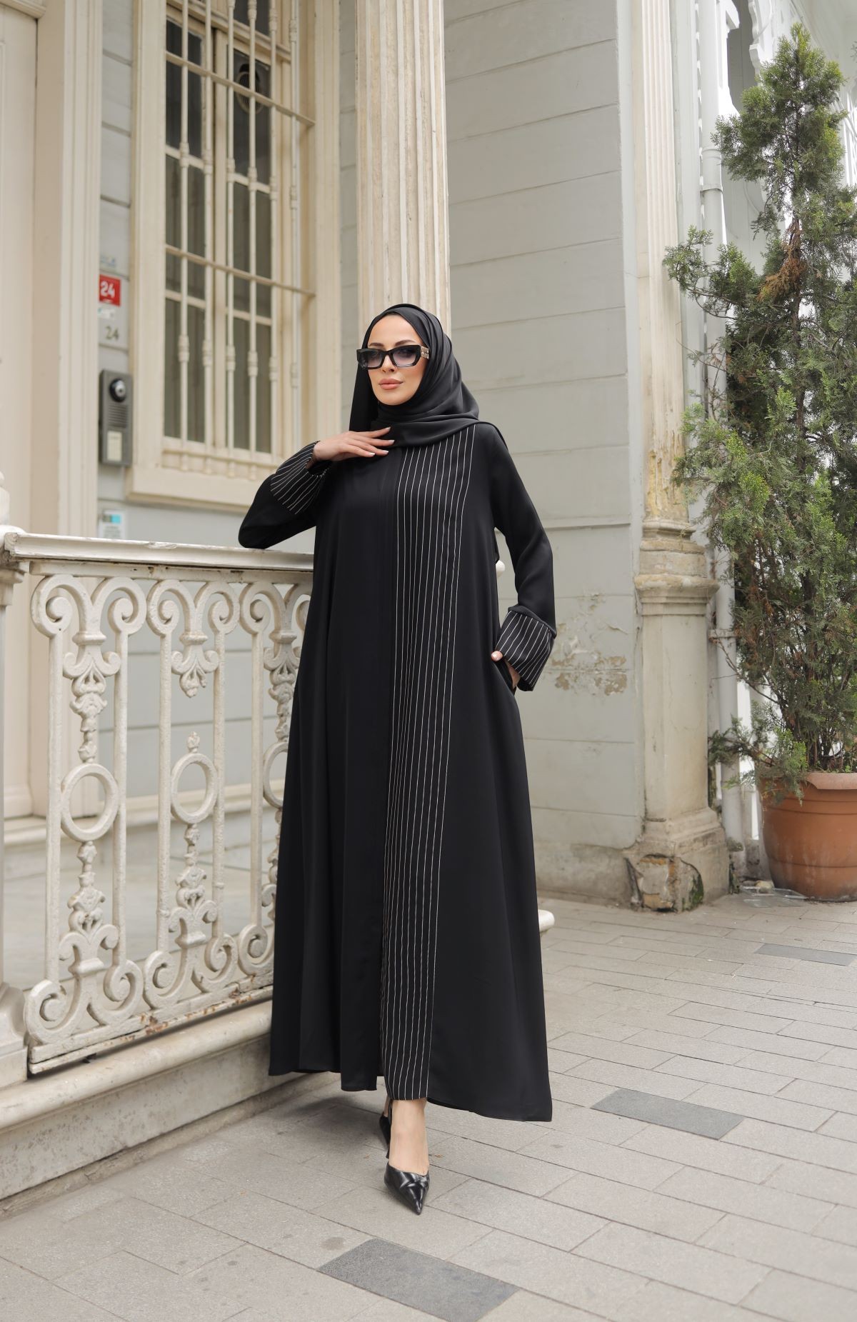 REVA FERACE & SİYAH