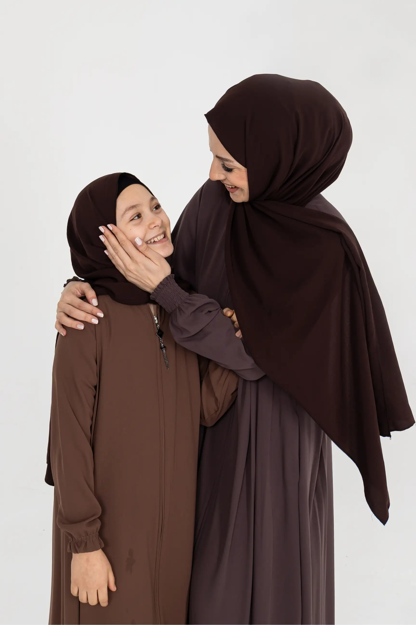 &nbsp; Farklı renk şallar ile kontrast oluşturabilirsiniz.