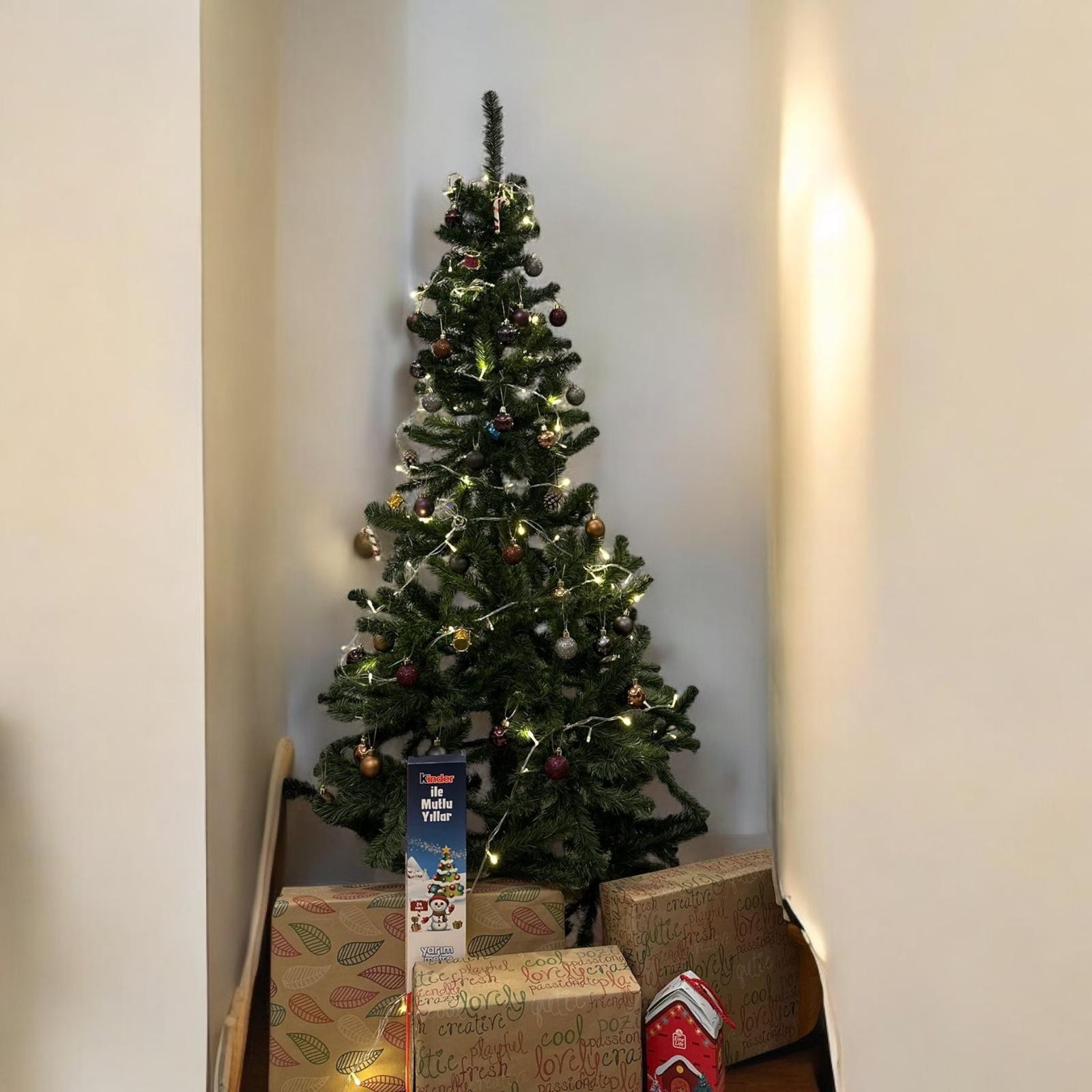 İthal Çam Ağacı 180 cm, 400 Dallı, Metal Ayak