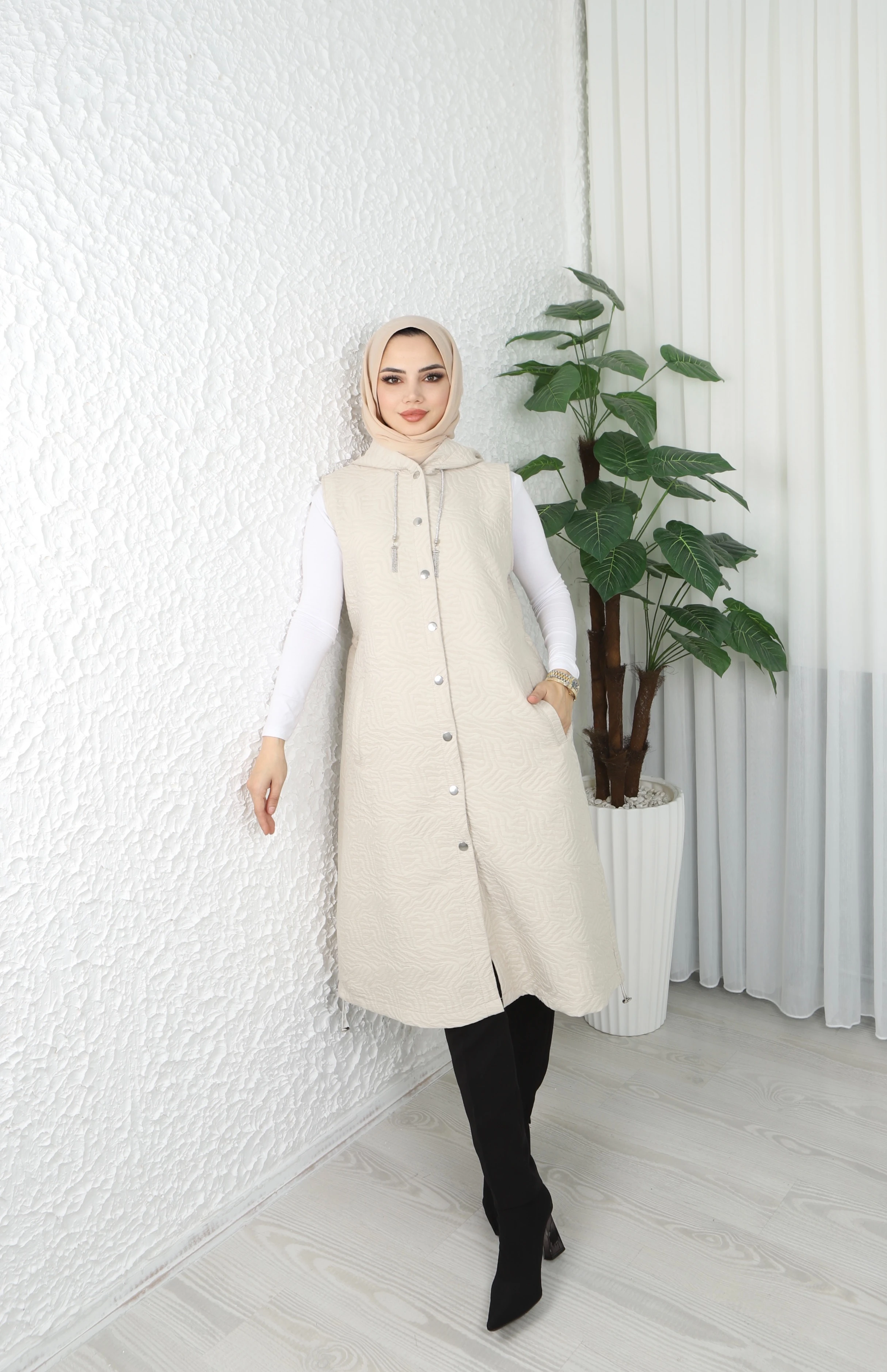 Kapüşonlu Desenli Kapitone Yelek