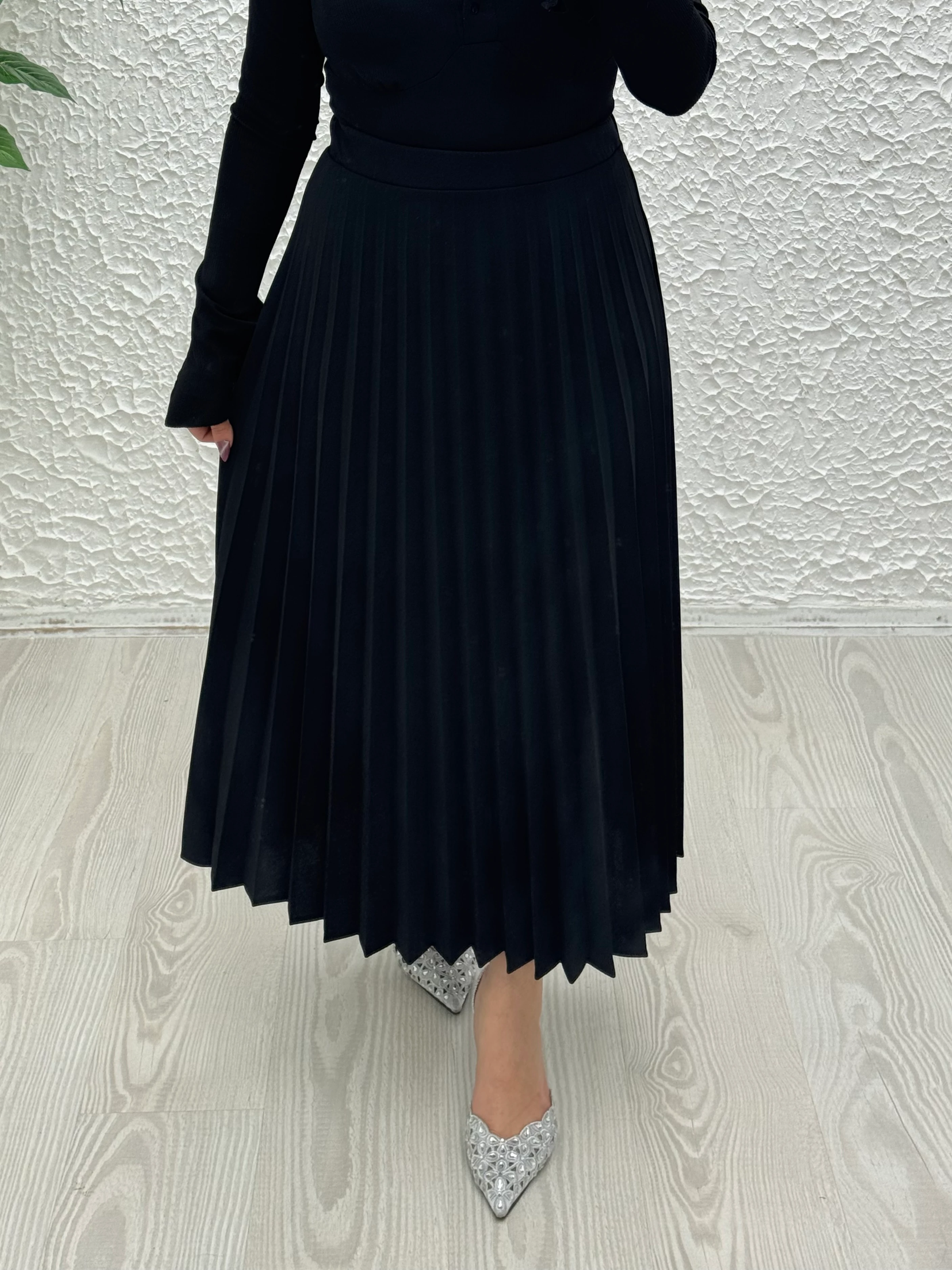 Pliseli Scuba Etek - Siyah