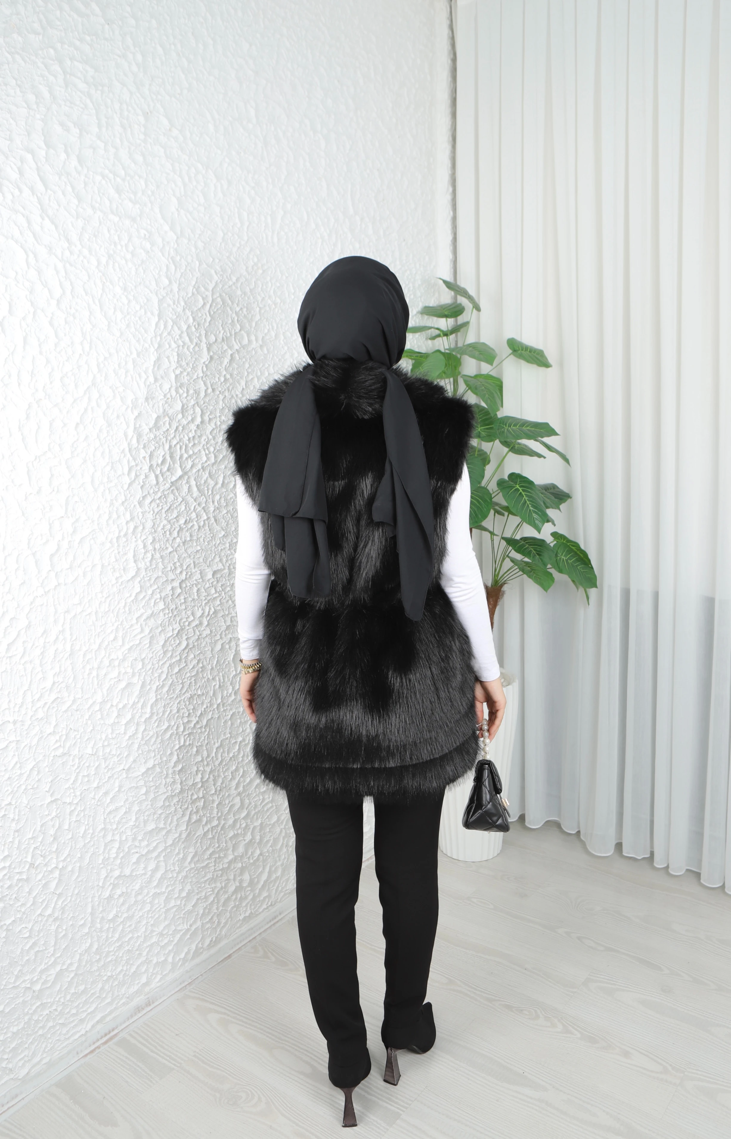 Kemer Detaylı Kürklü Yelek 