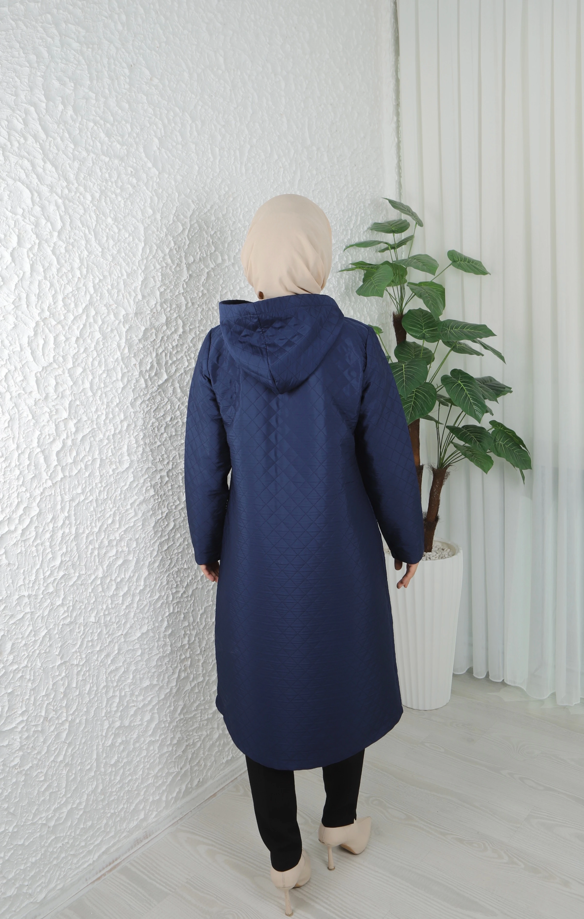 Kapüşonlu Midi Boy Baklava Desenli Kapitone Mont