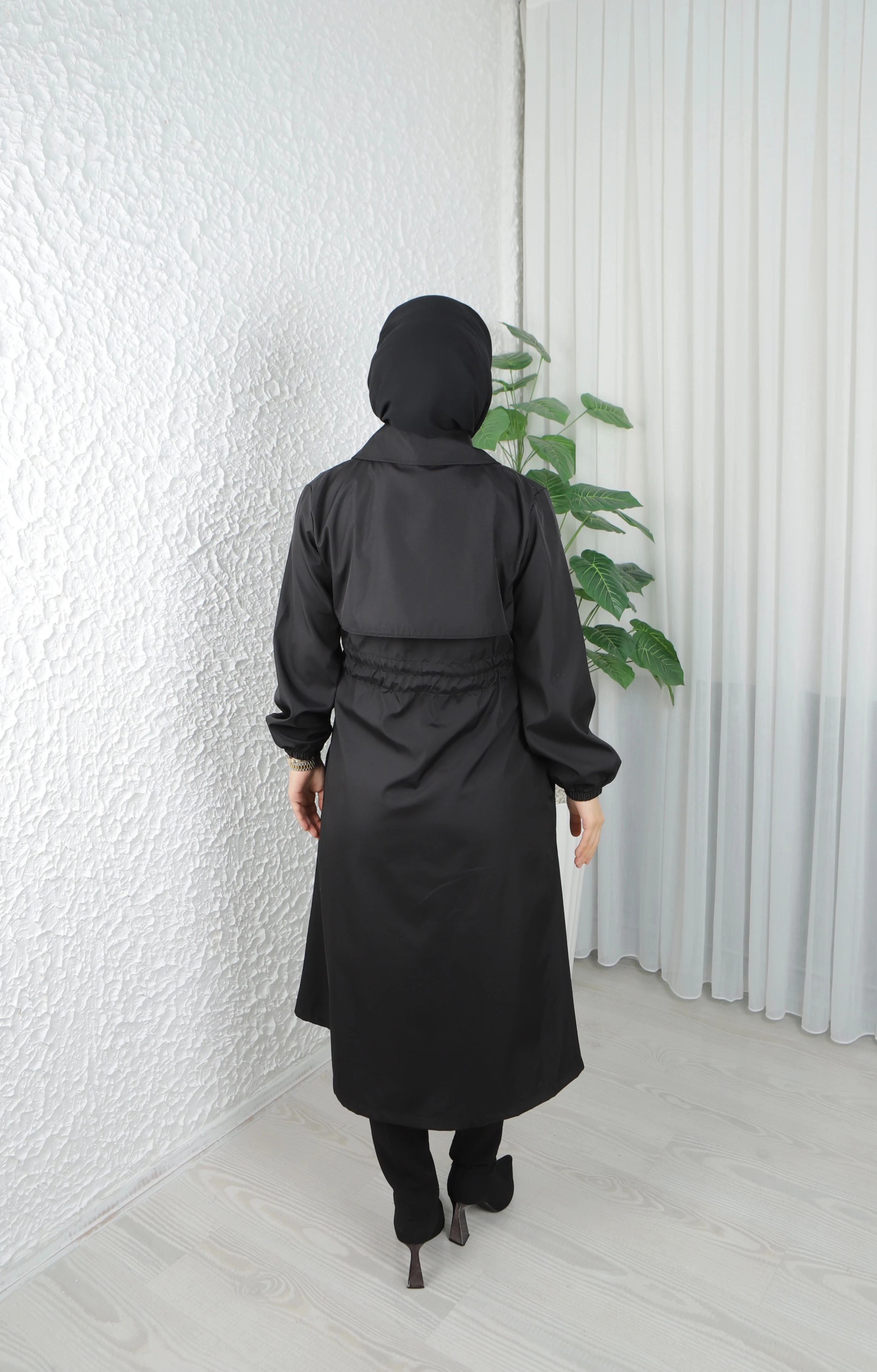 Belden Ayarlamalı Fermuar Detaylı Kapitone Mont 