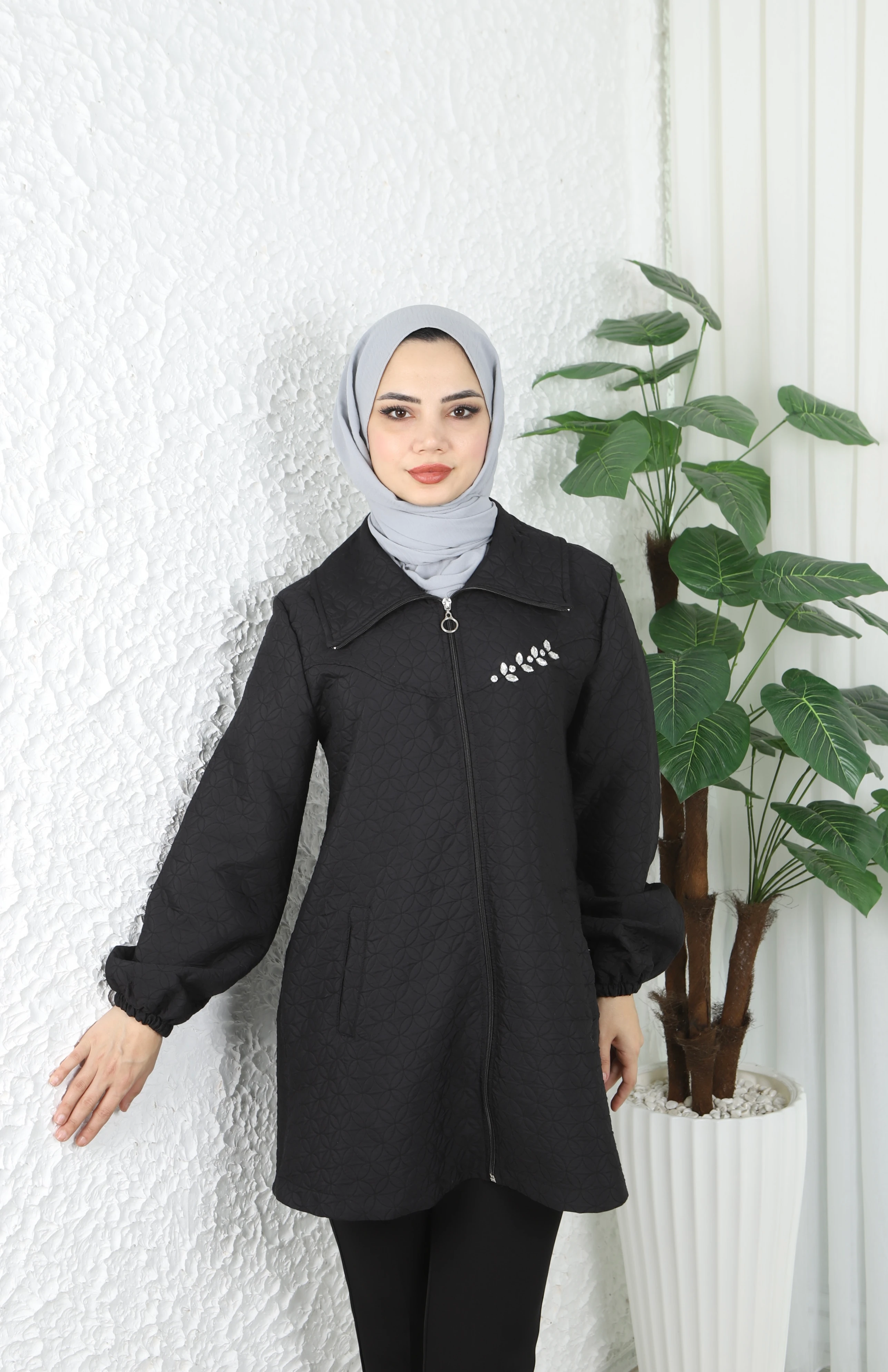 İnci İşlemeli Kapitone Fermuarlı Mont