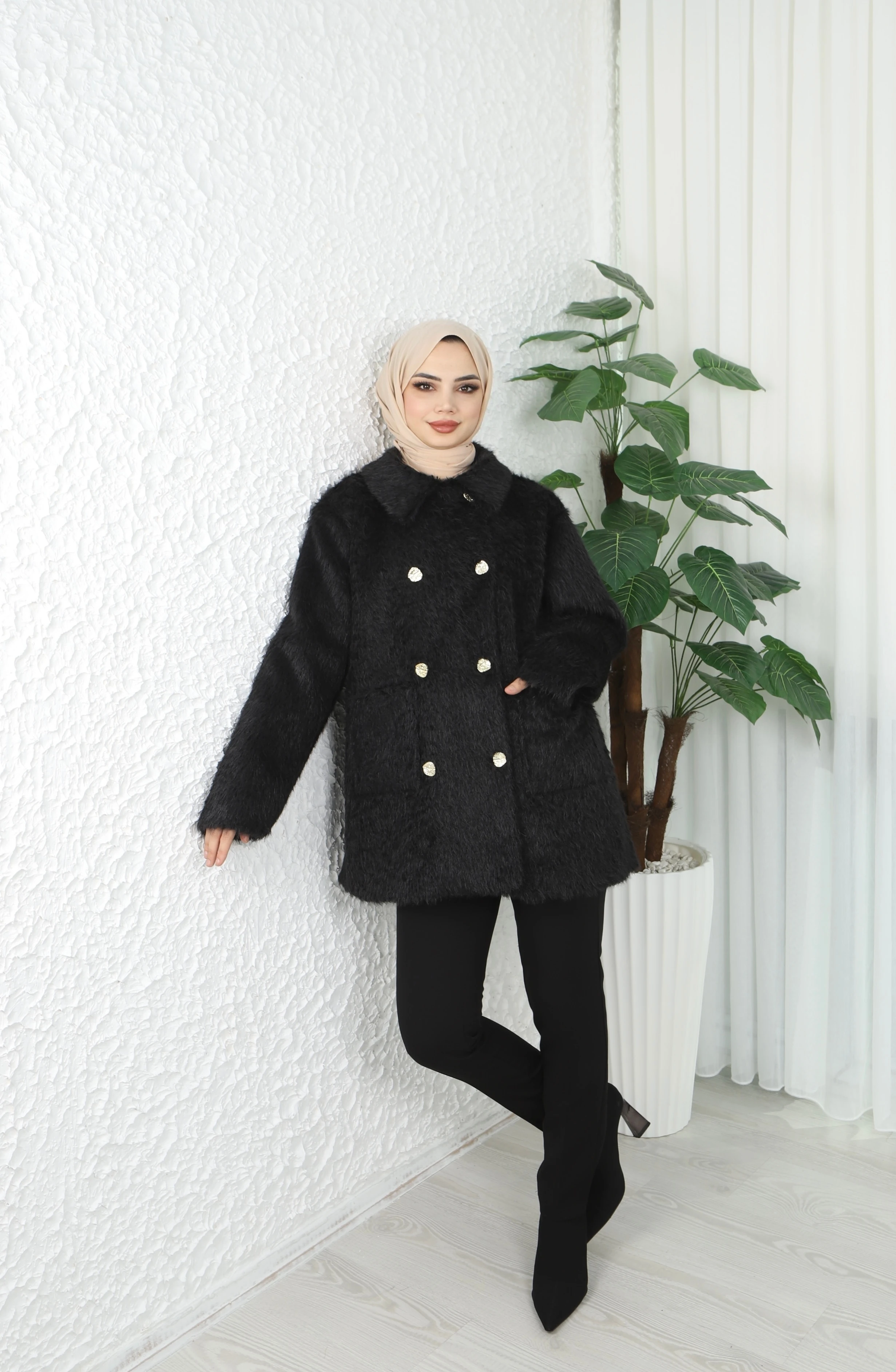 Gold Düğmeli Peluş Pevet Kaşe Ceket