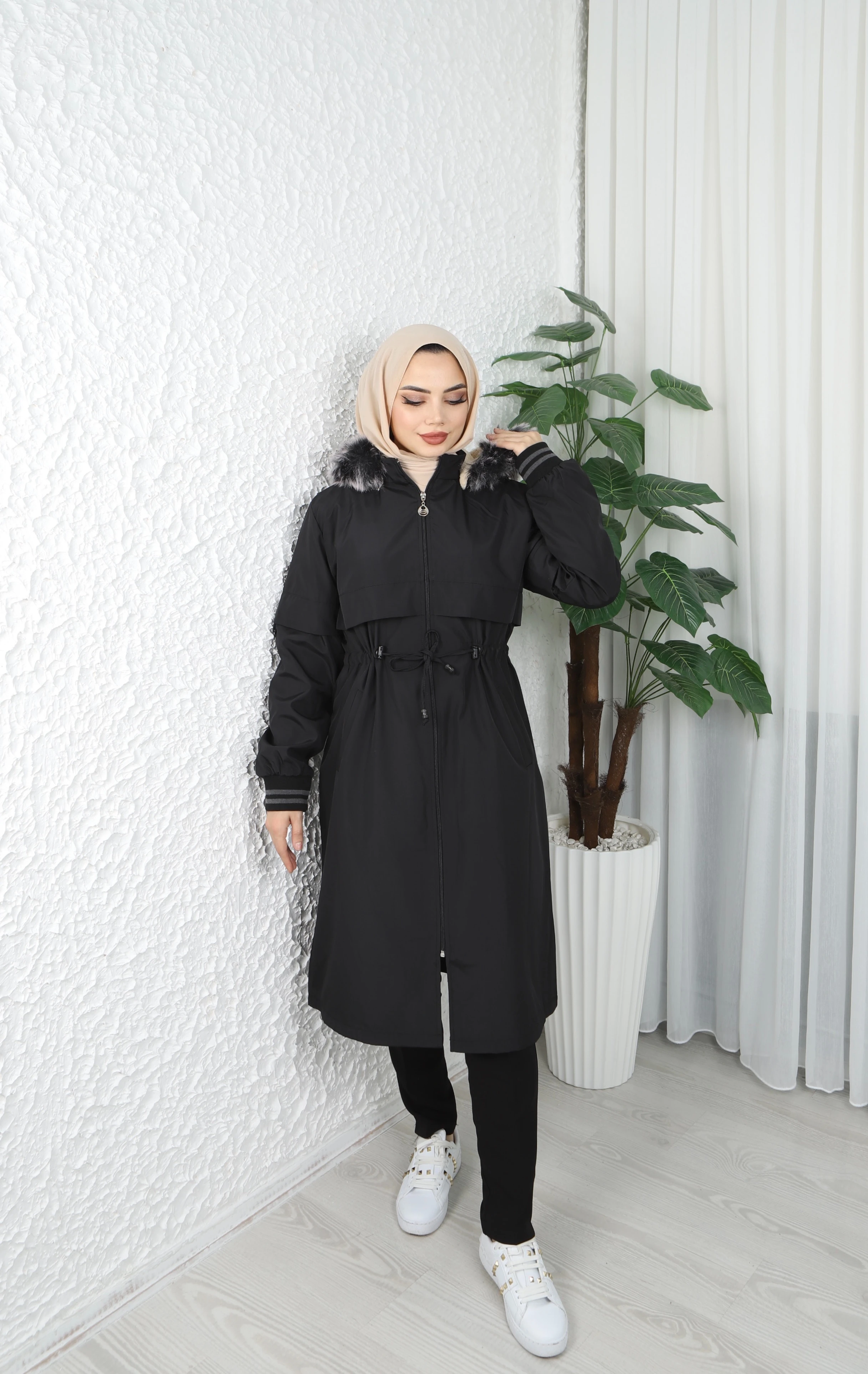 İçi ve Yakası Kürklü Kol Kısmı Şeritli Belden Ayarlamalı Mont