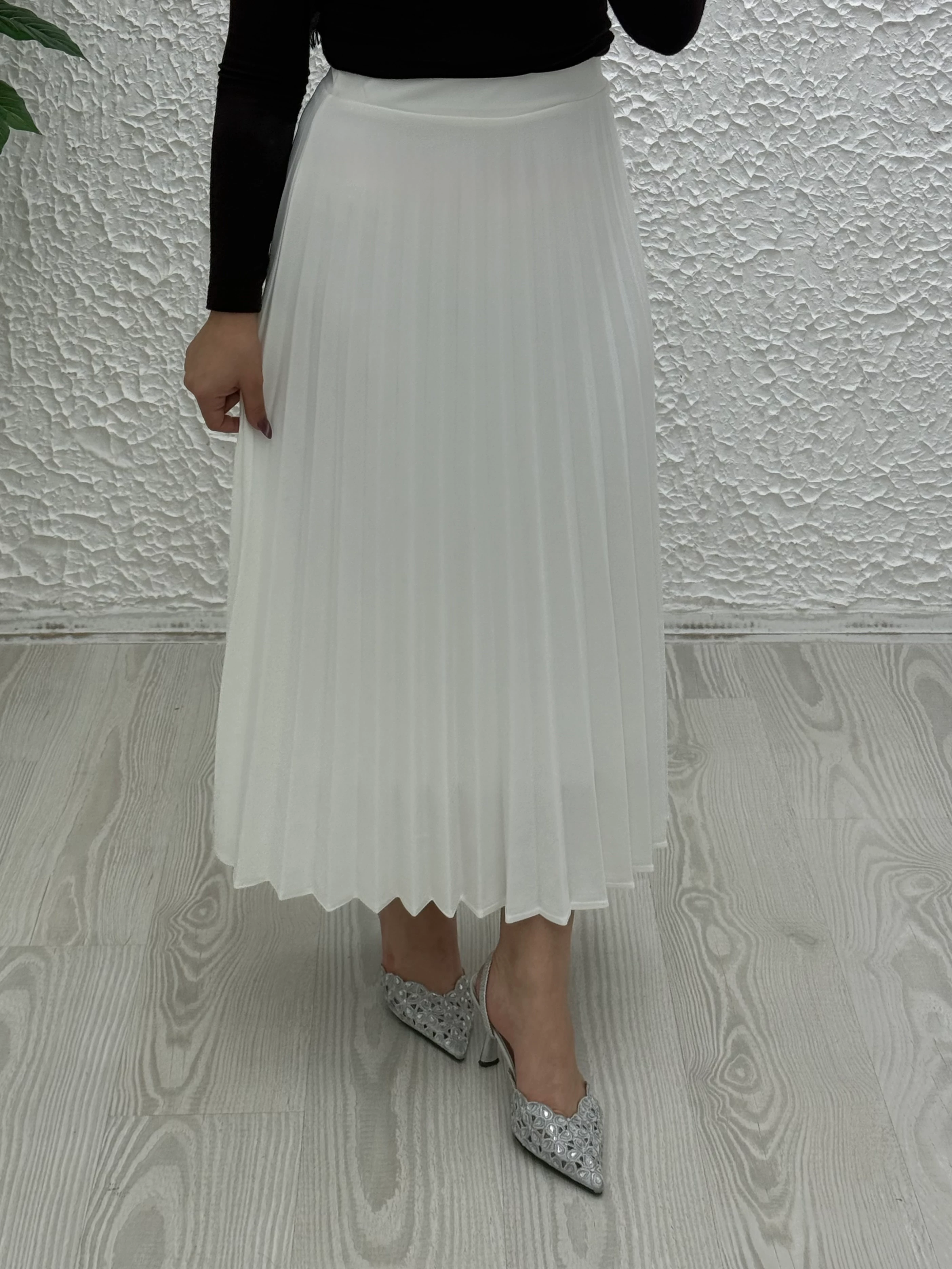 Pliseli Scuba Etek - Beyaz