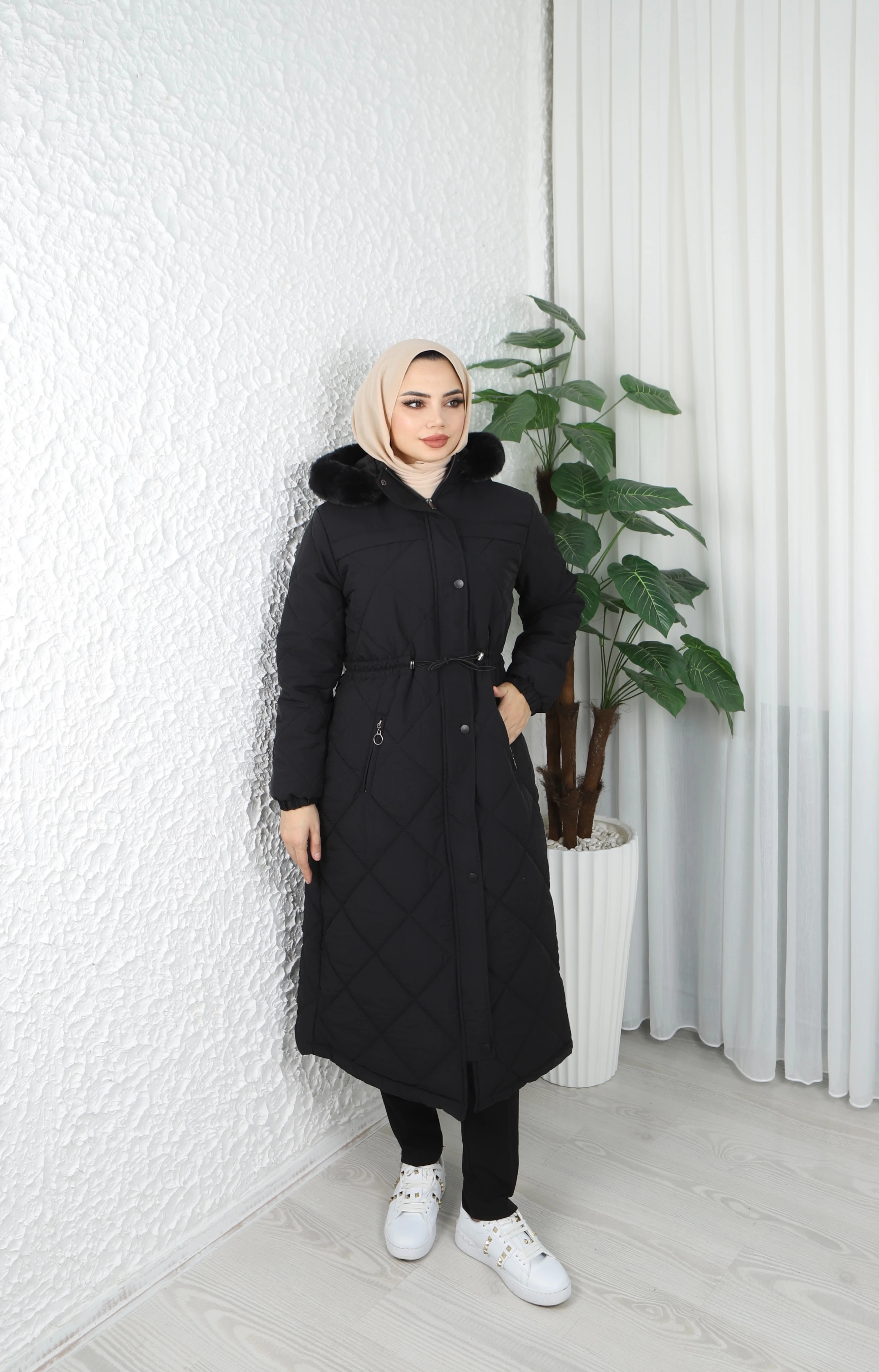 Kapüşonu Kürklü Belden Ayarlamalı Kapitone Mont