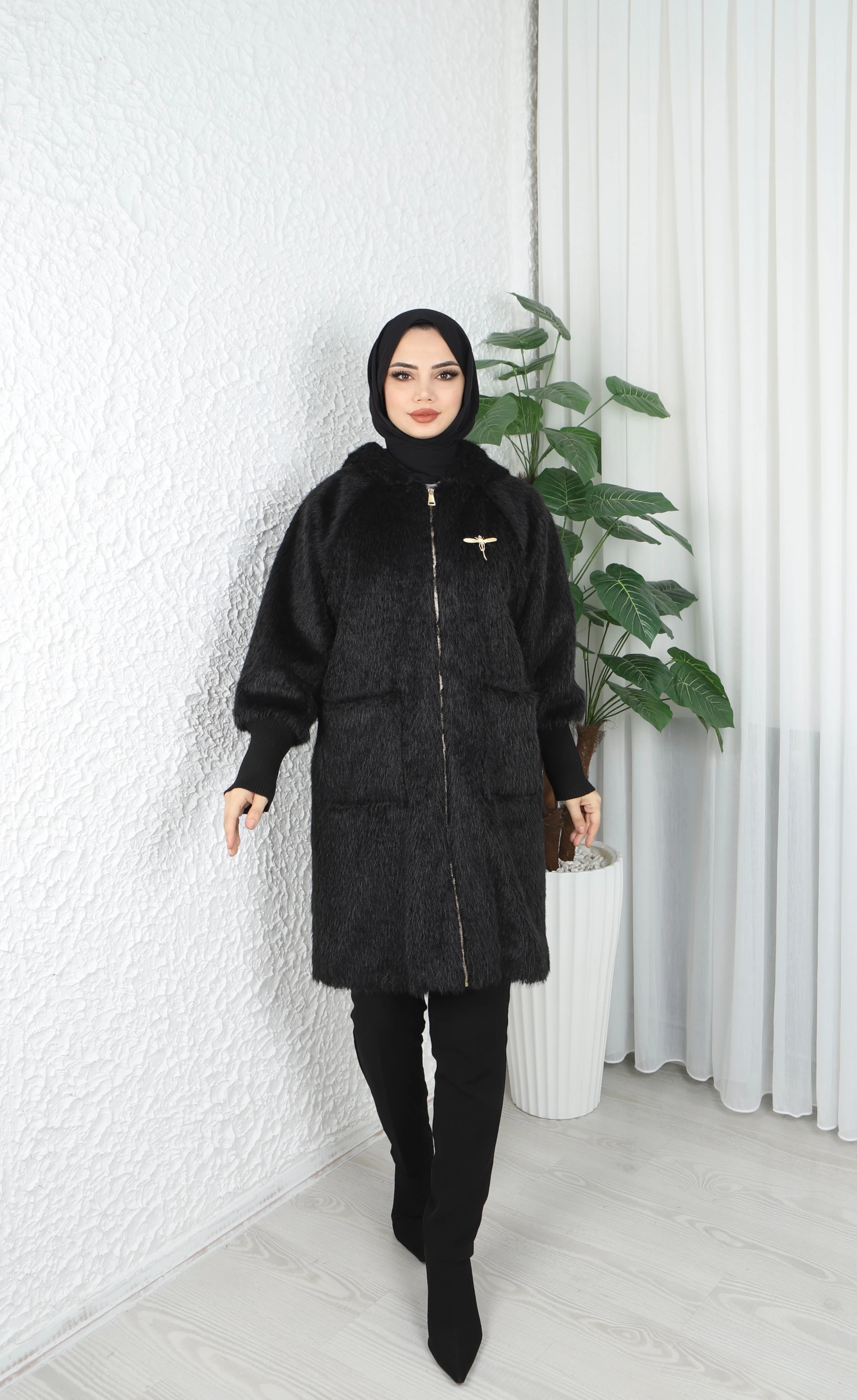 Kapüşonlu Kol Detaylı Pevet Kaşe Kaban  - Siyah