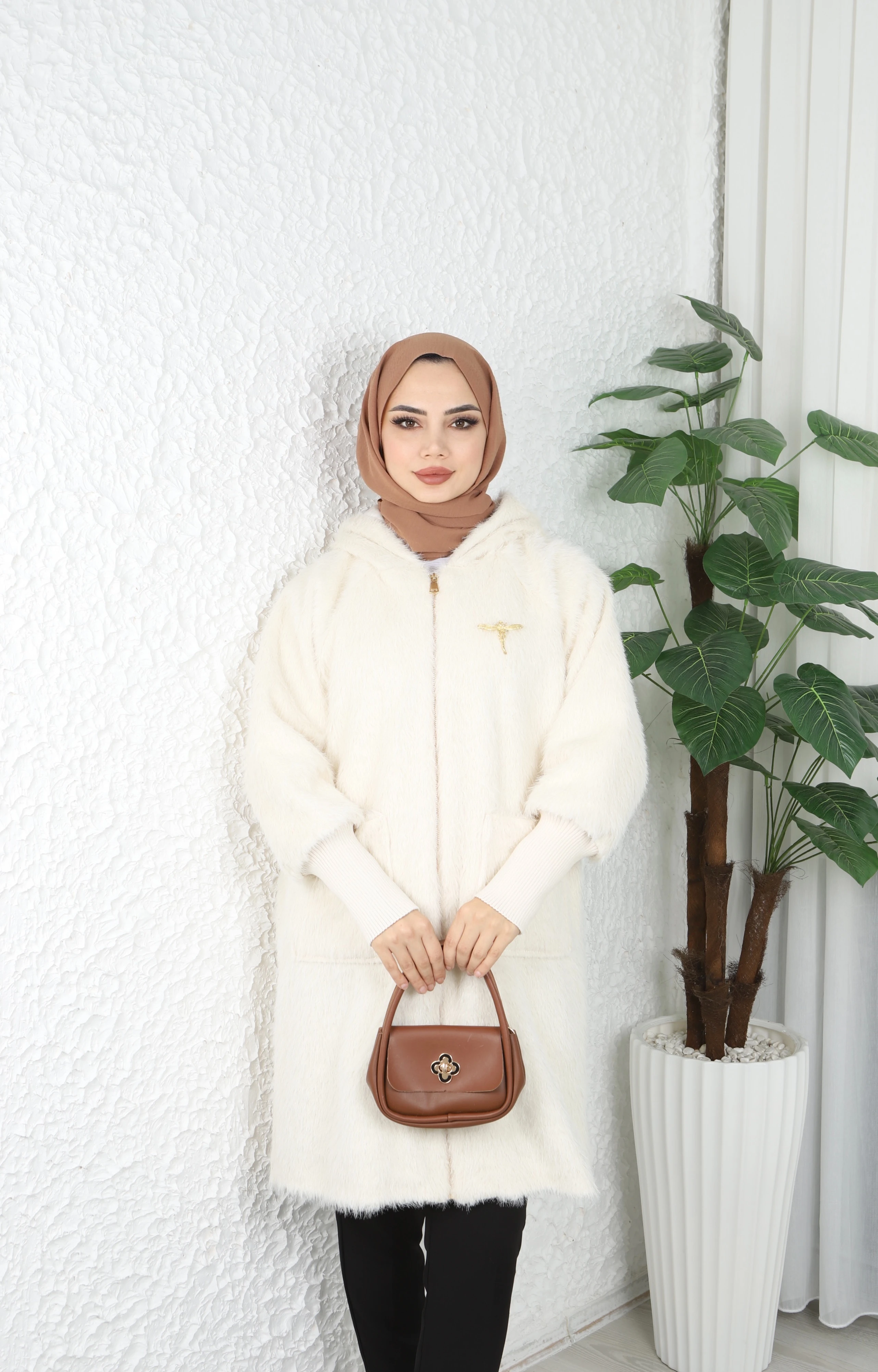 Kapüşonlu Kol Detaylı Pevet Kaşe Kaban 