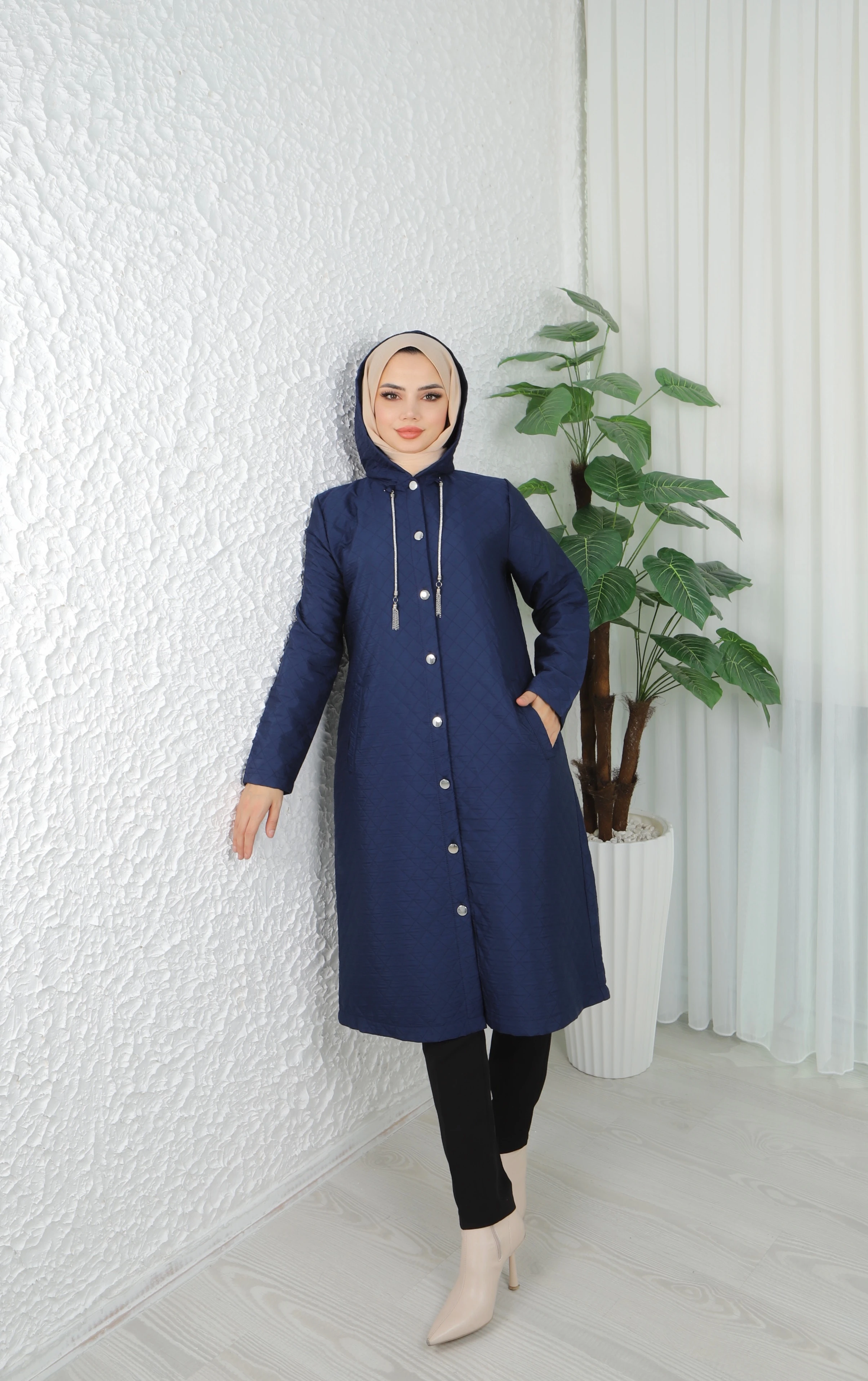 Kapüşonlu Midi Boy Baklava Desenli Kapitone Mont