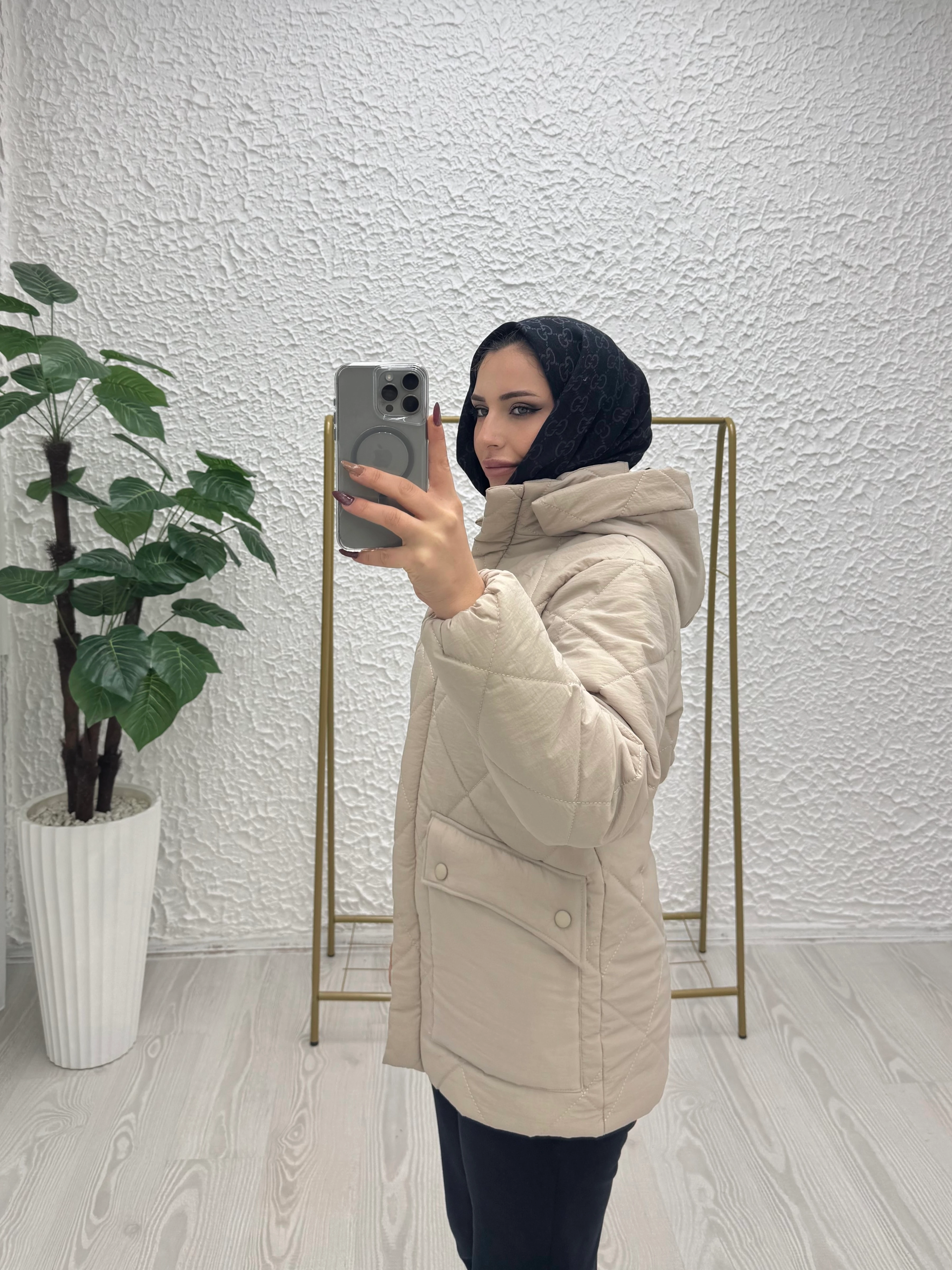 Baklava desenli kapişonlu cepli kapitone mont - Bej