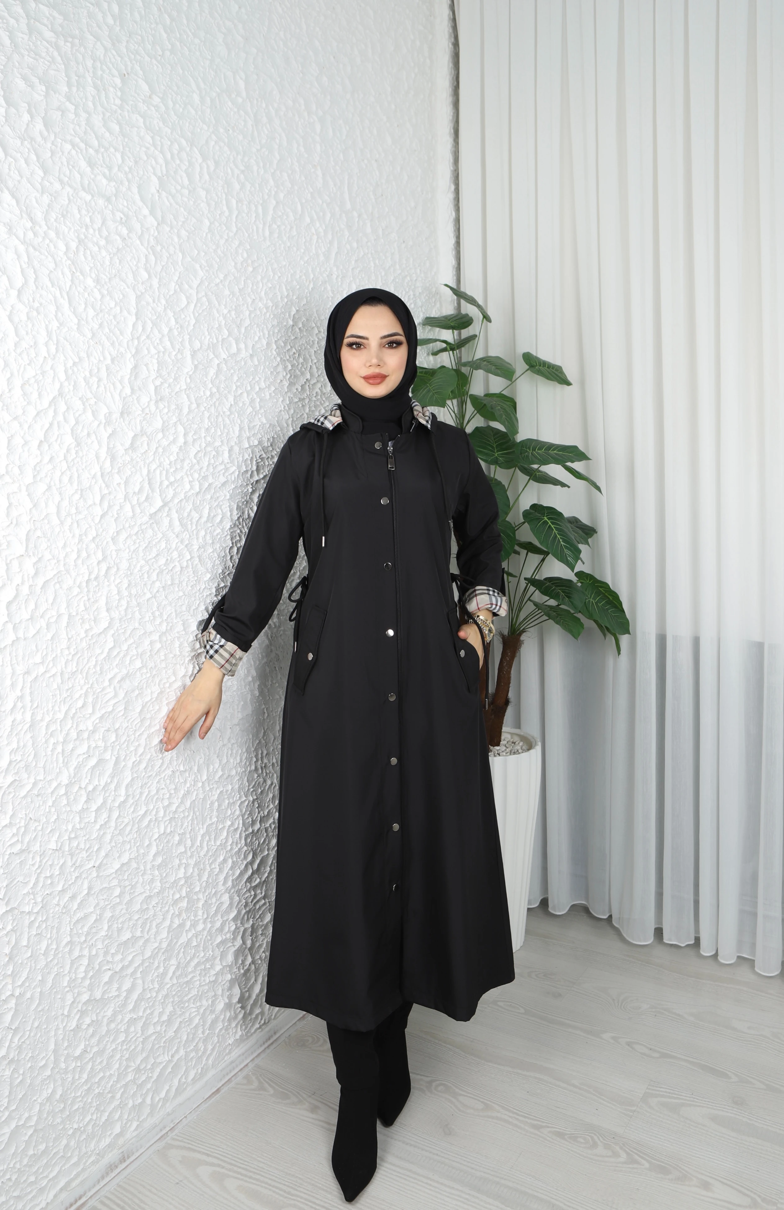 Kolları Ve Kapüşonu Desenli Belden Ayarlamalı Mont 