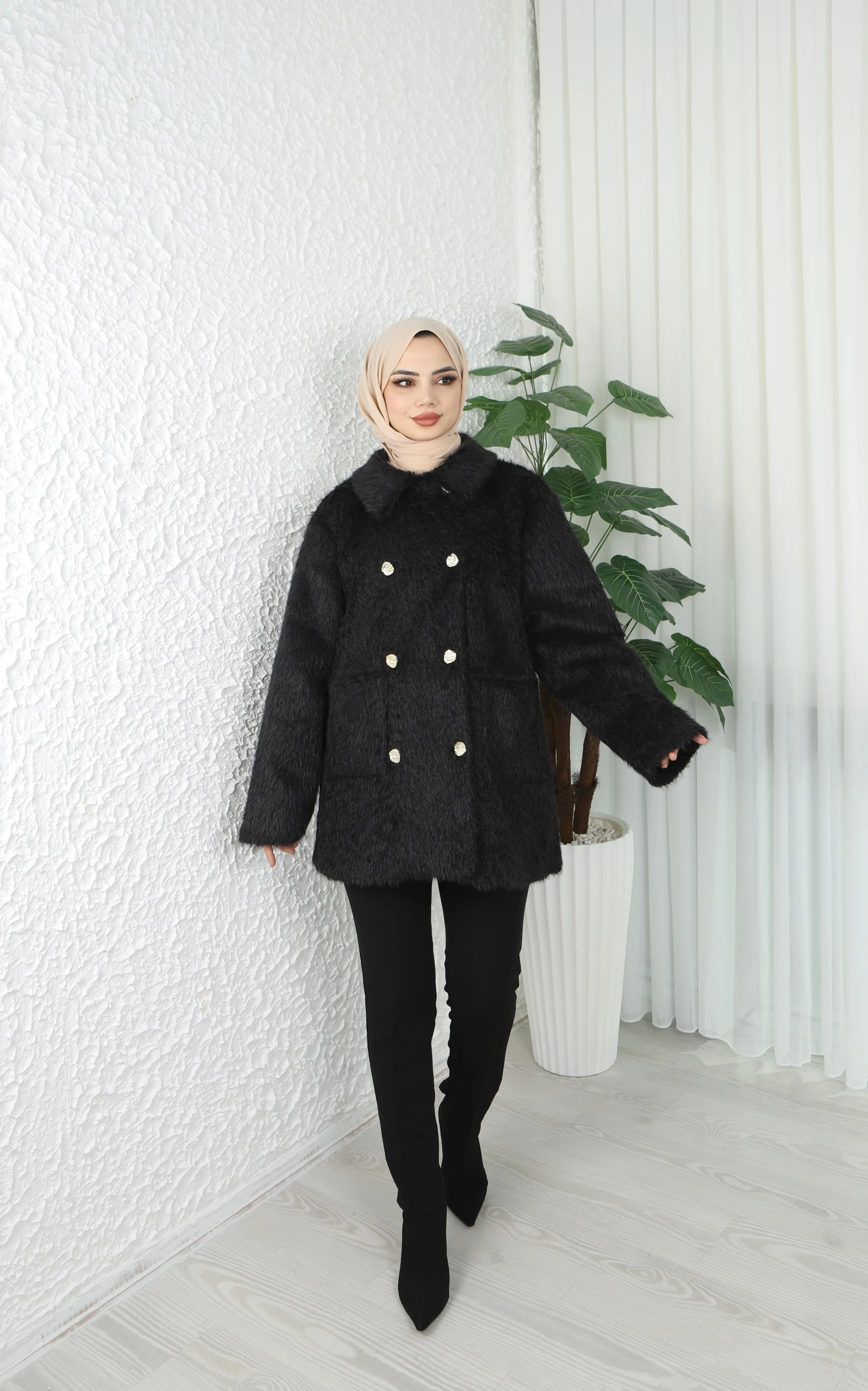 Gold Düğmeli Peluş Pevet Kaşe Ceket