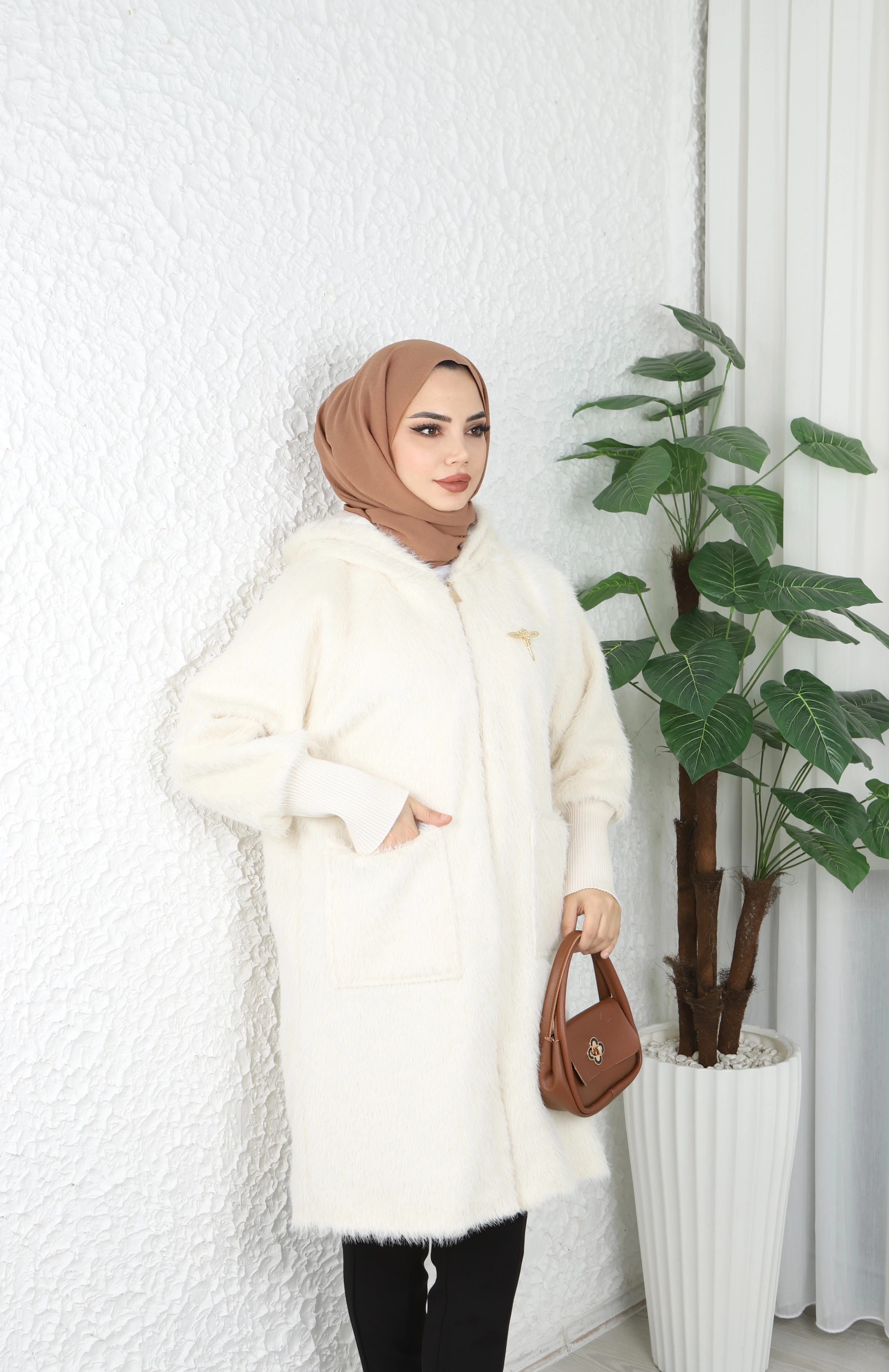 Kapüşonlu Kol Detaylı Pevet Kaşe Kaban 