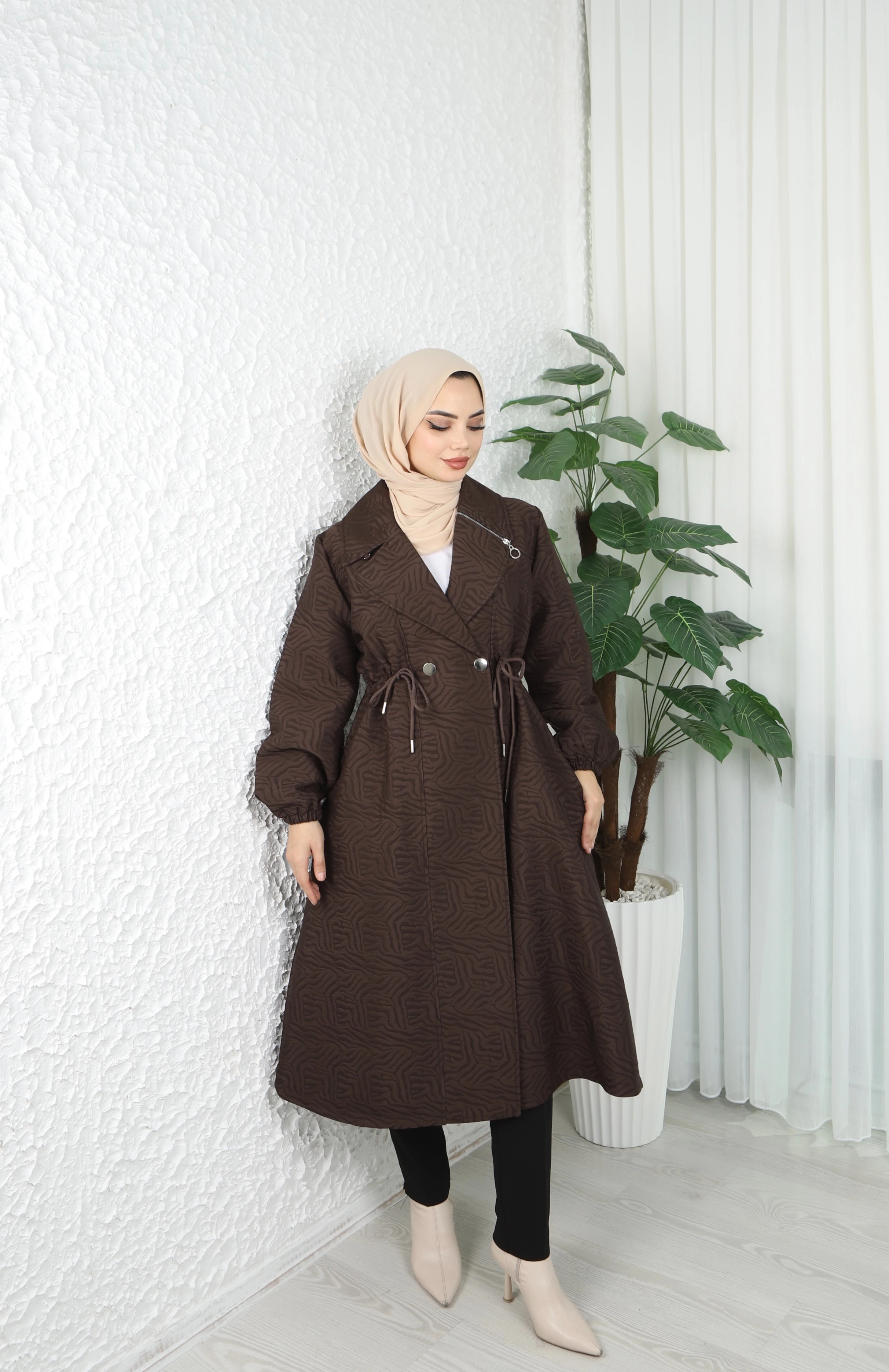 Belden Ayarlamalı Fermuar Detaylı Kapitone Mont