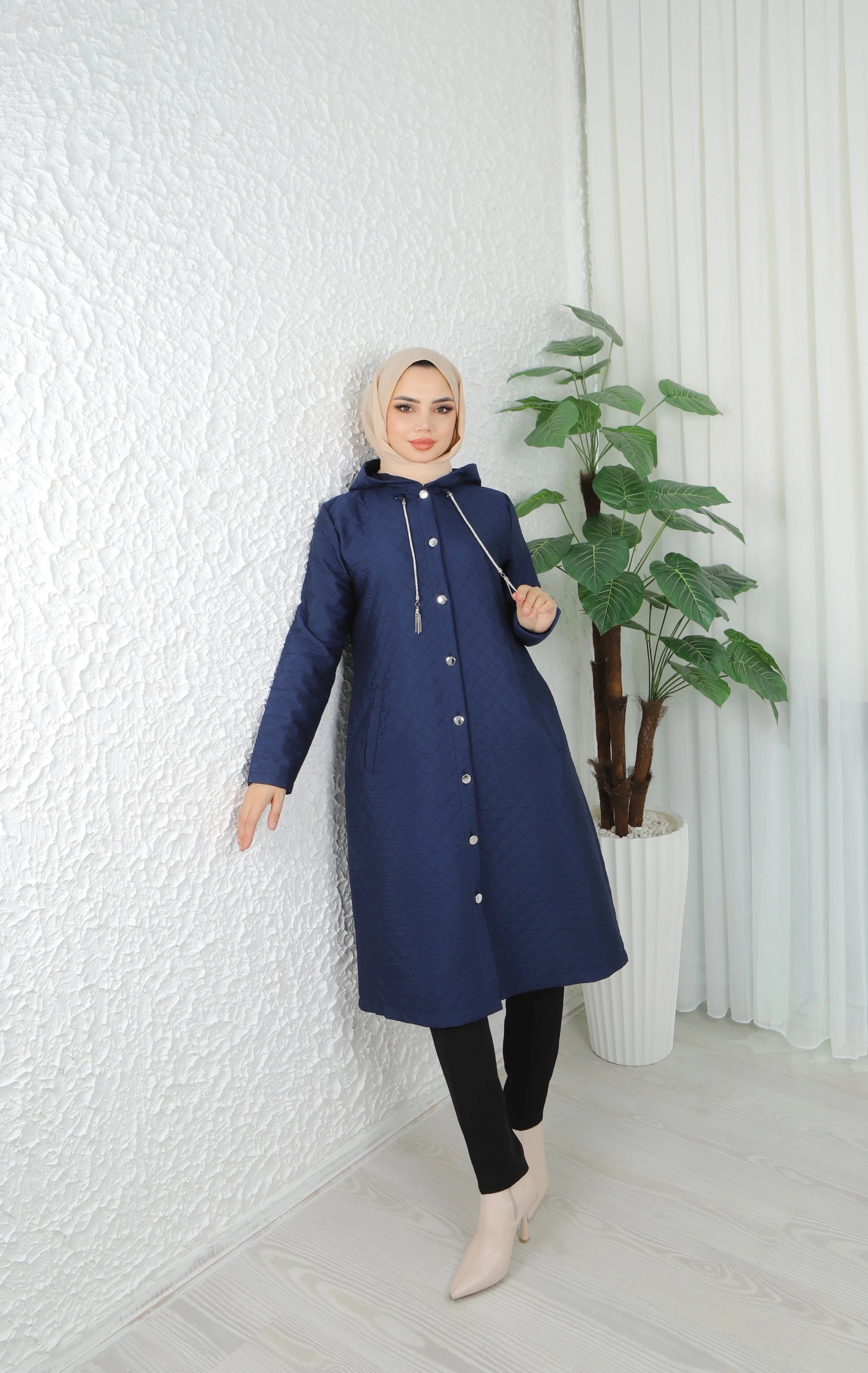 Kapüşonlu Midi Boy Baklava Desenli Kapitone Mont