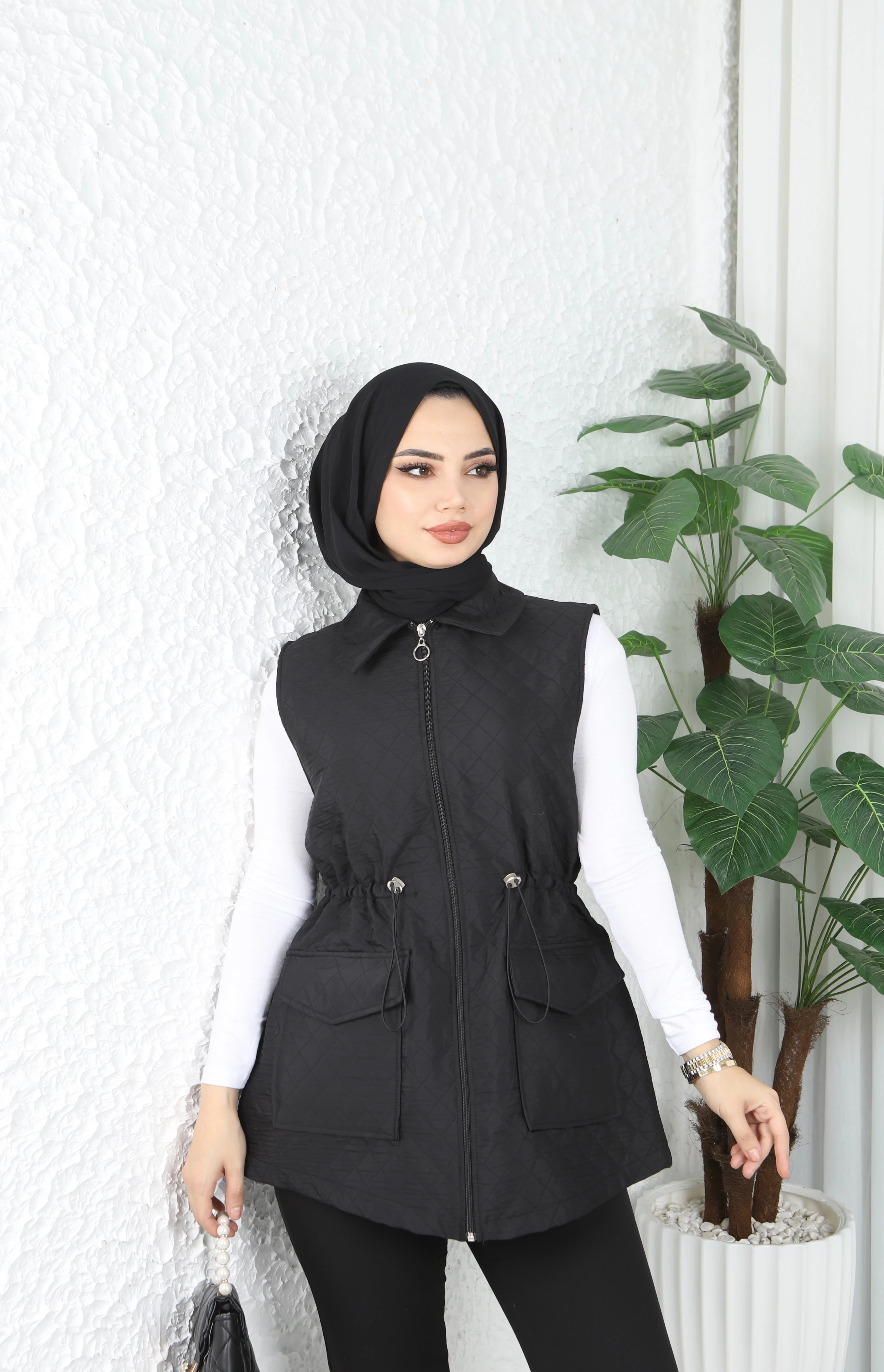 Belden Ayarlamalı Desenli Çift Cepli Kapitone Yelek  - Siyah