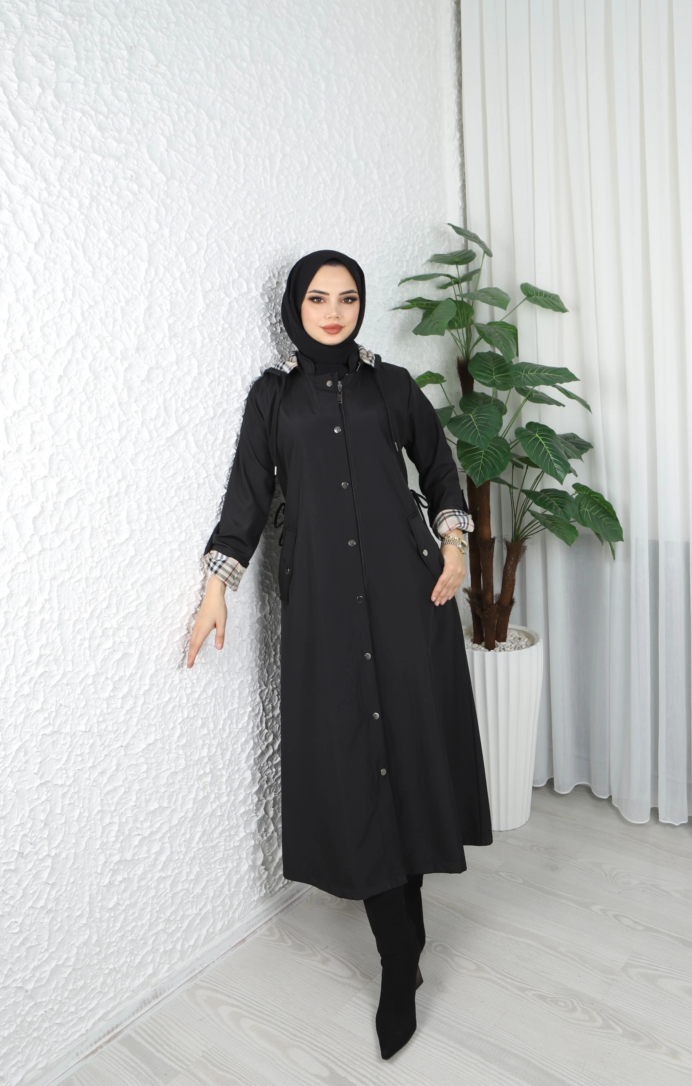 Kolları Ve Kapüşonu Desenli Belden Ayarlamalı Mont 