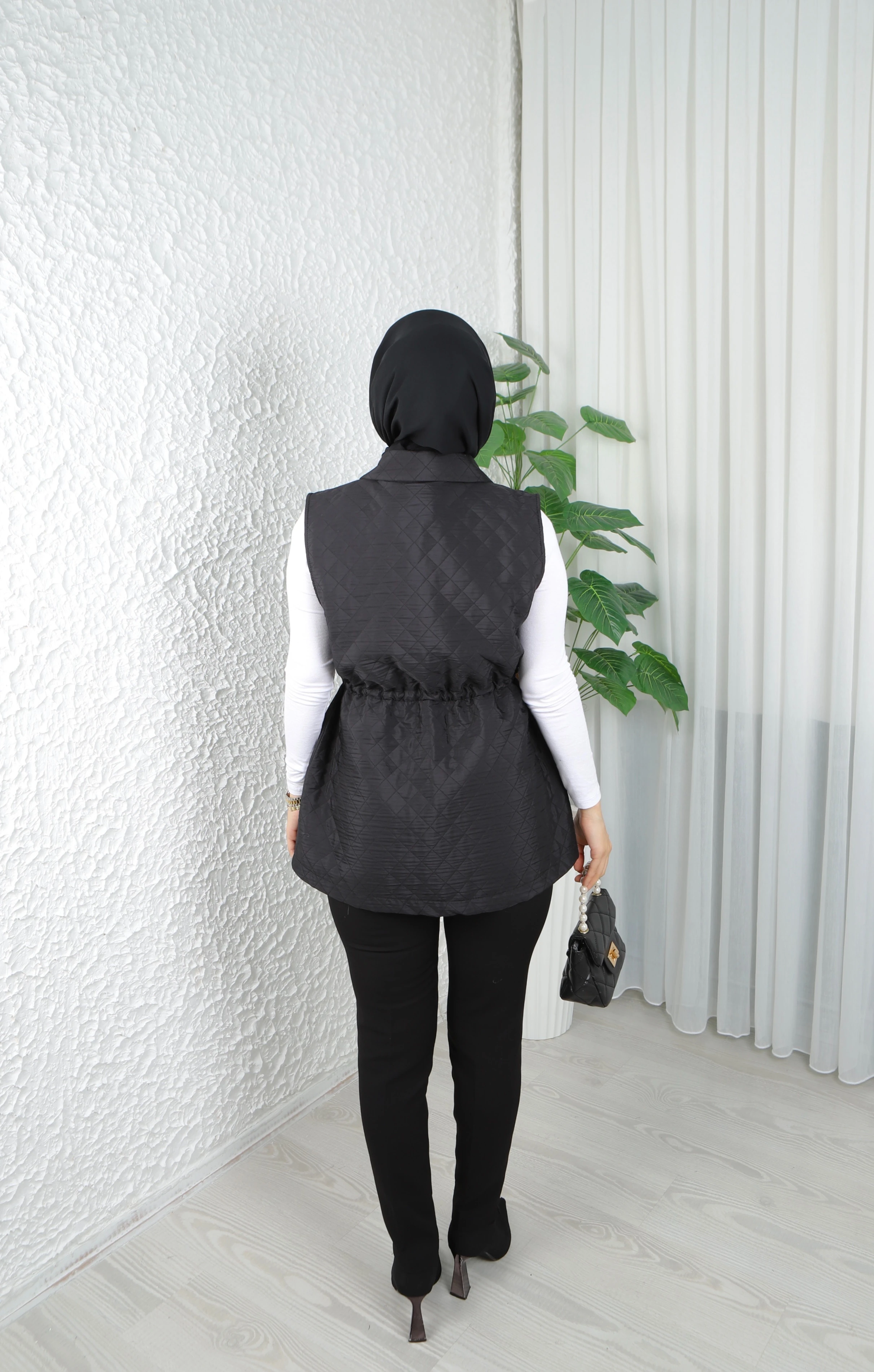 Belden Ayarlamalı Desenli Çift Cepli Kapitone Yelek 