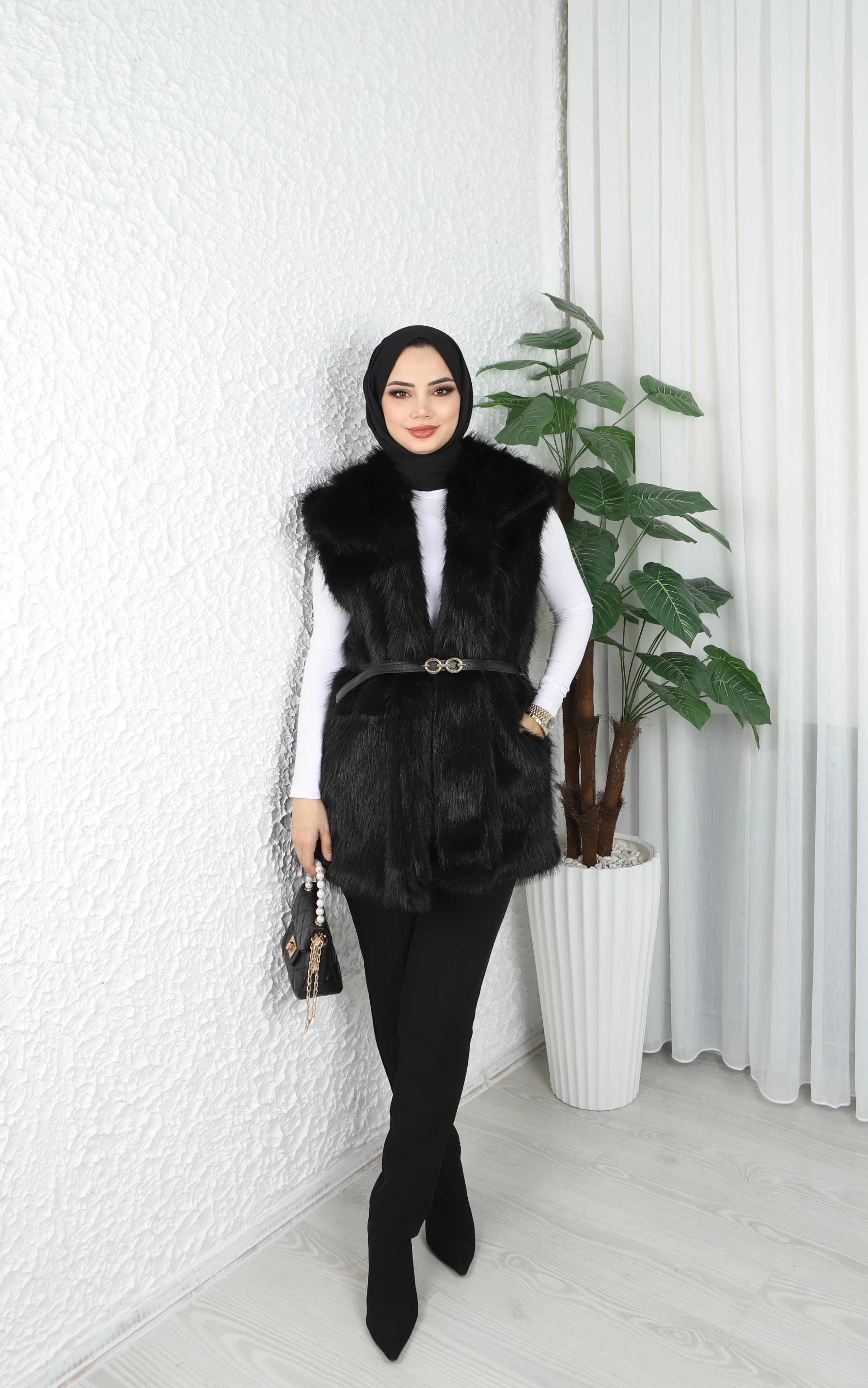 Kemer Detaylı Kürklü Yelek 