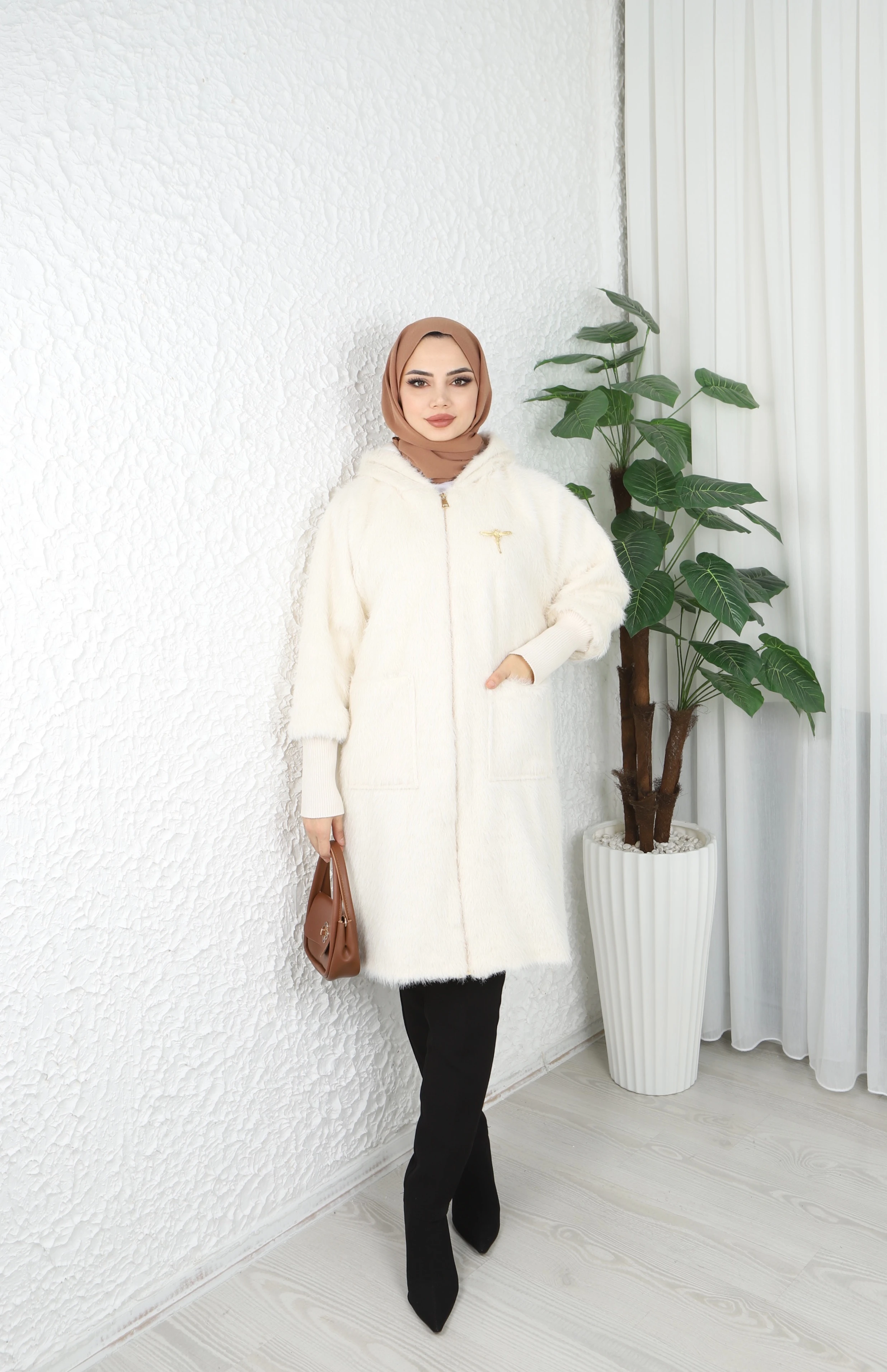 Kapüşonlu Kol Detaylı Pevet Kaşe Kaban 