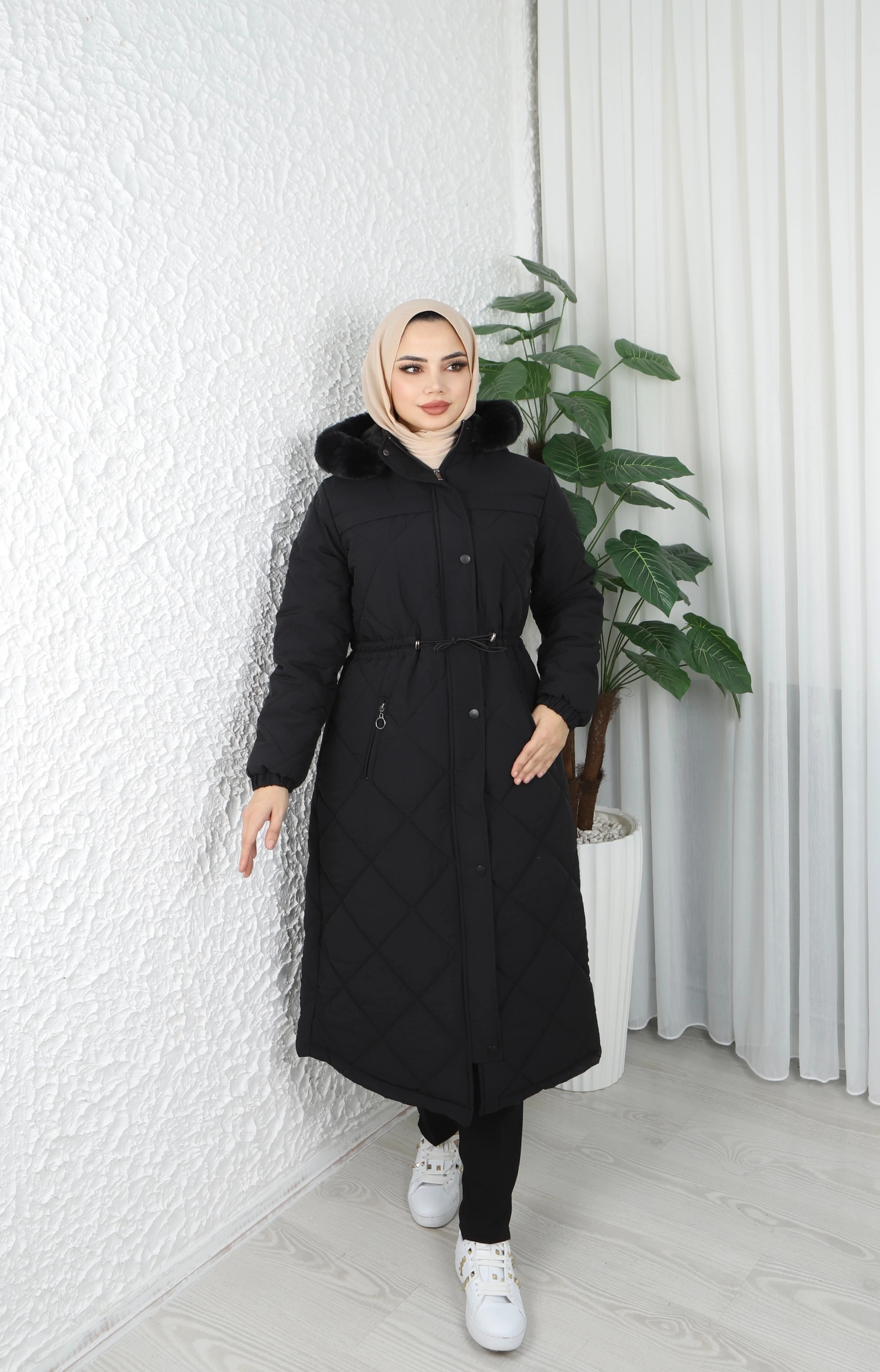 Kapüşonu Kürklü Belden Ayarlamalı Kapitone Mont