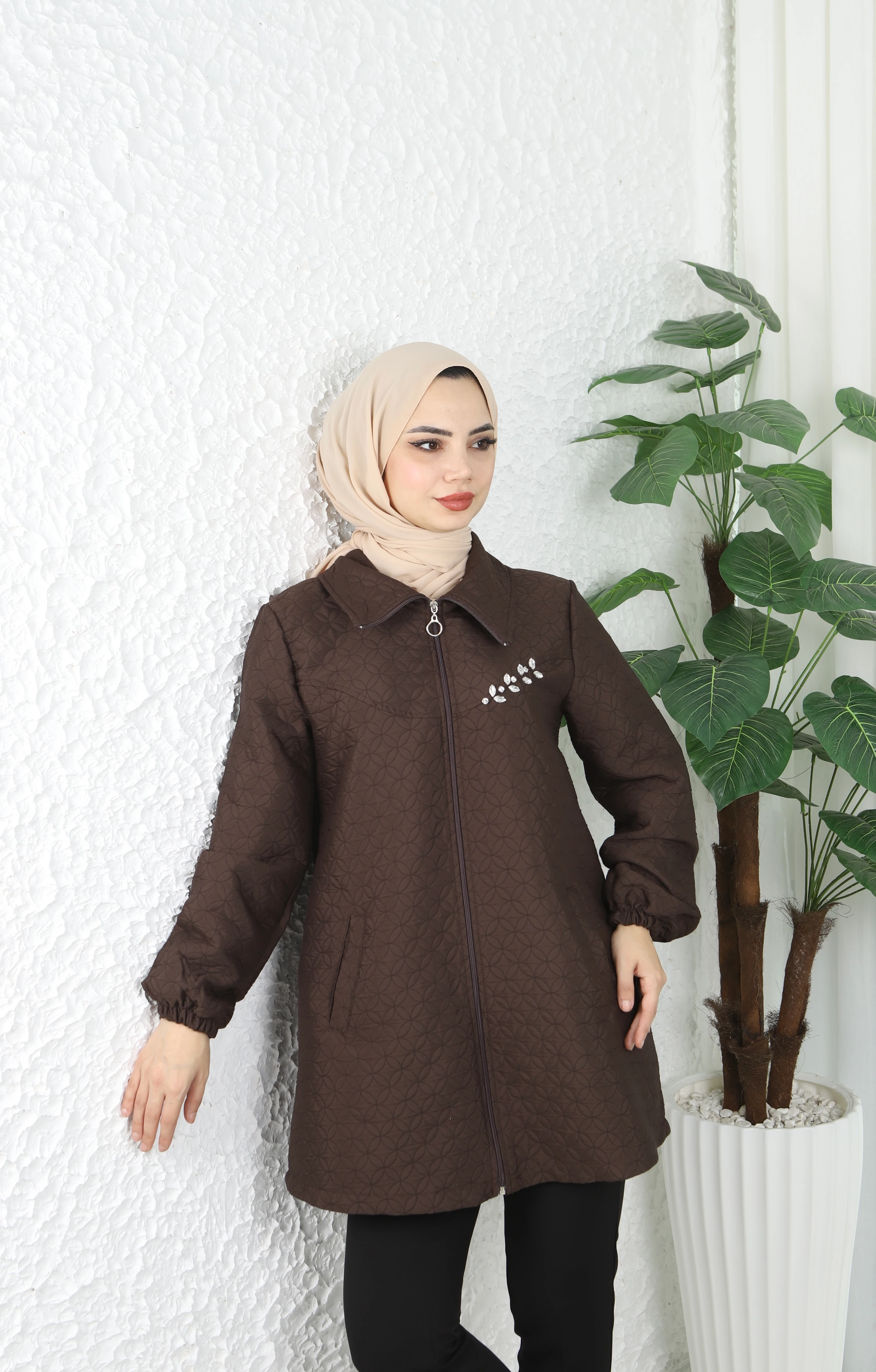 İnci İşlemeli Kapitone Fermuarlı Mont - Kahverengi