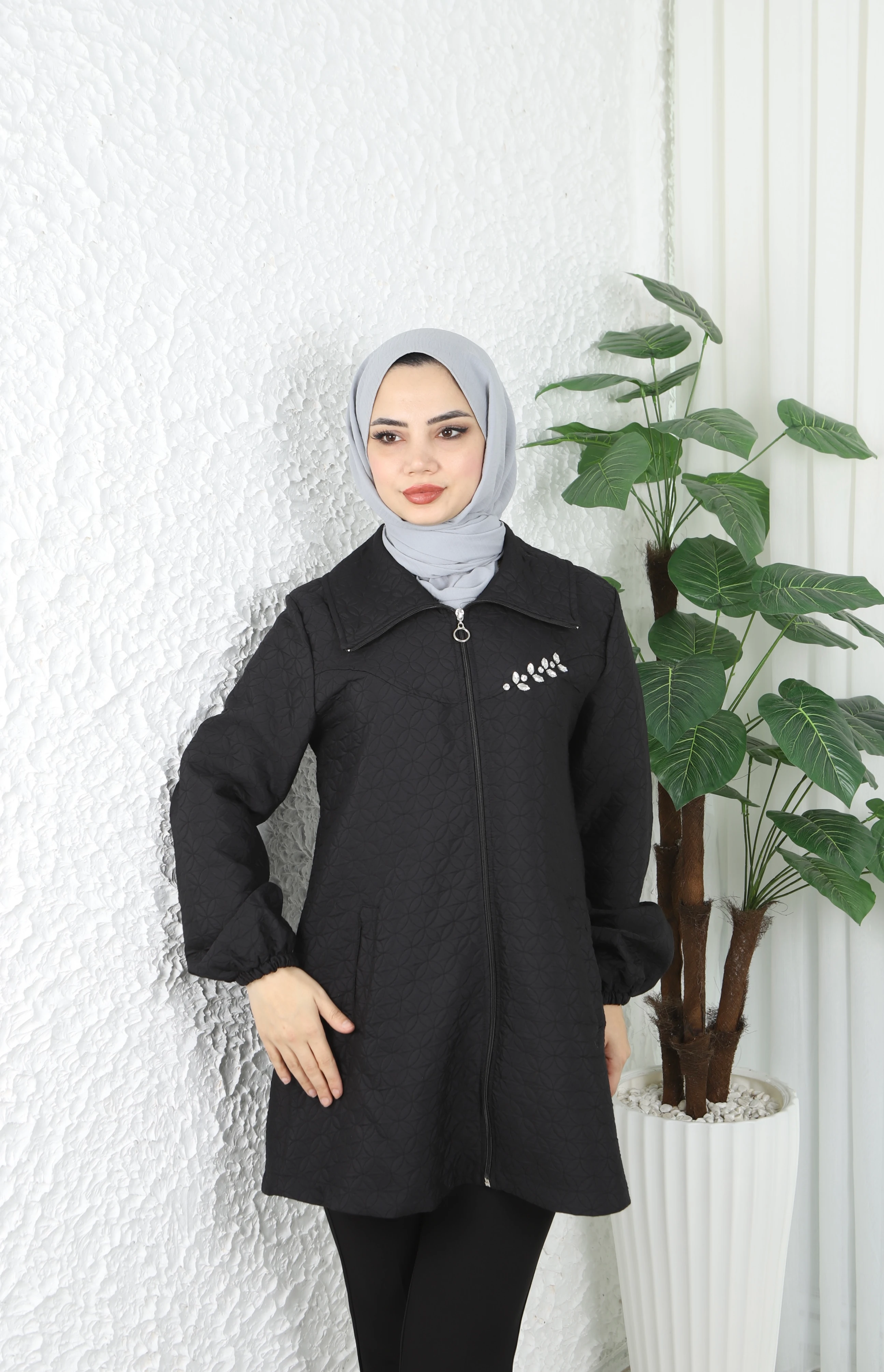 İnci İşlemeli Kapitone Fermuarlı Mont