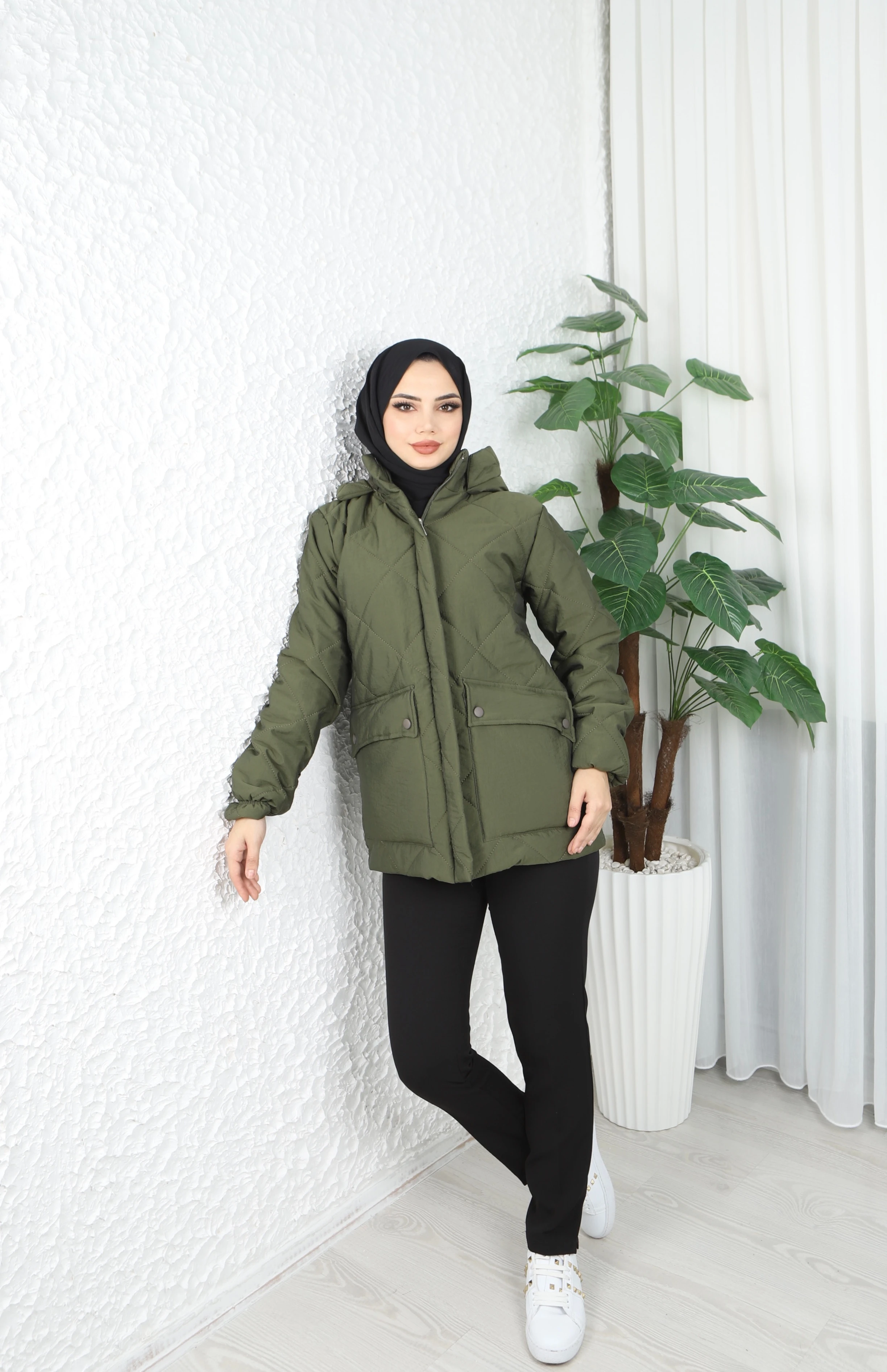 Baklava Desenli Kapişonlu Cepli Kapitone Mont  - Haki