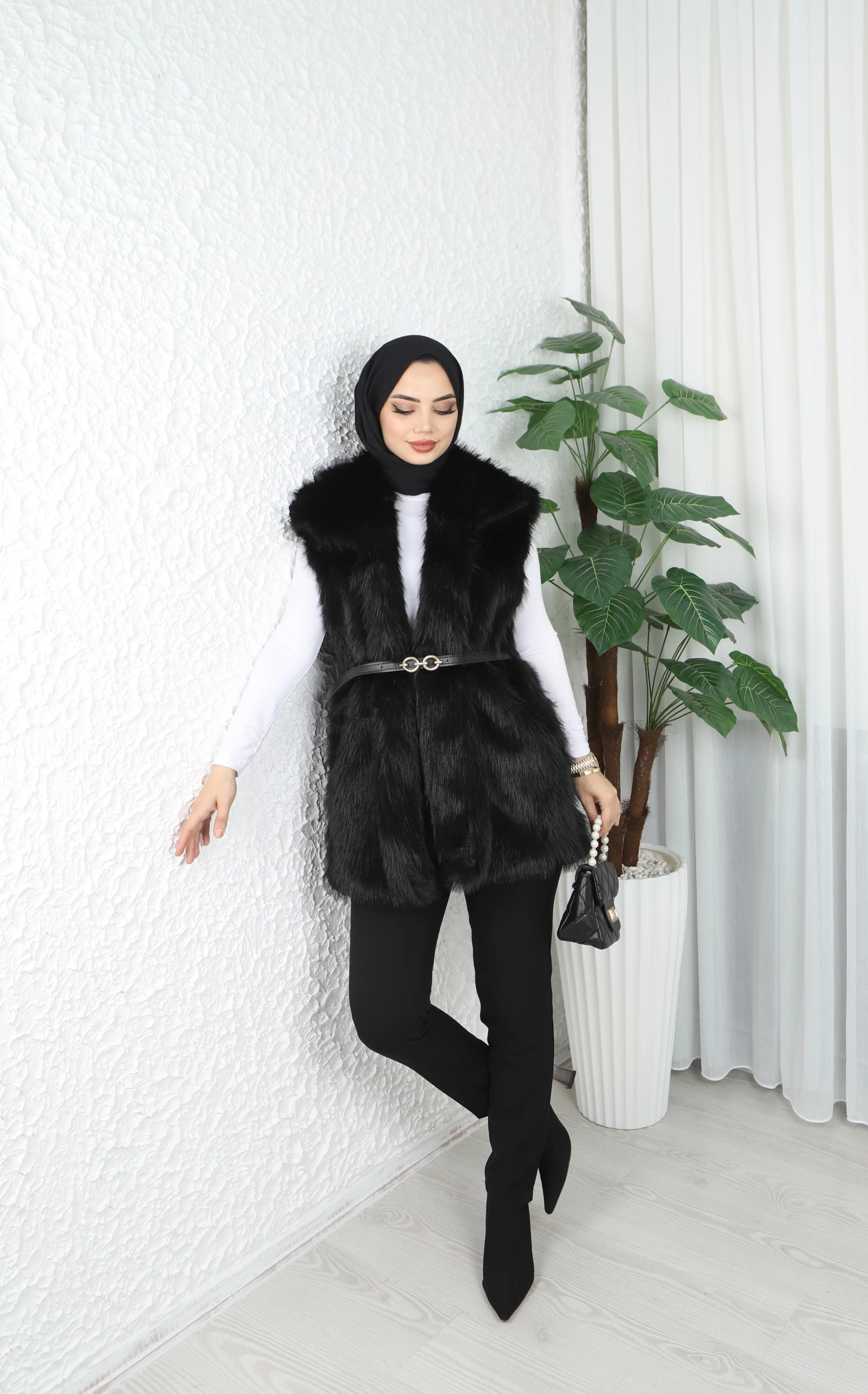 Kemer Detaylı Kürklü Yelek 