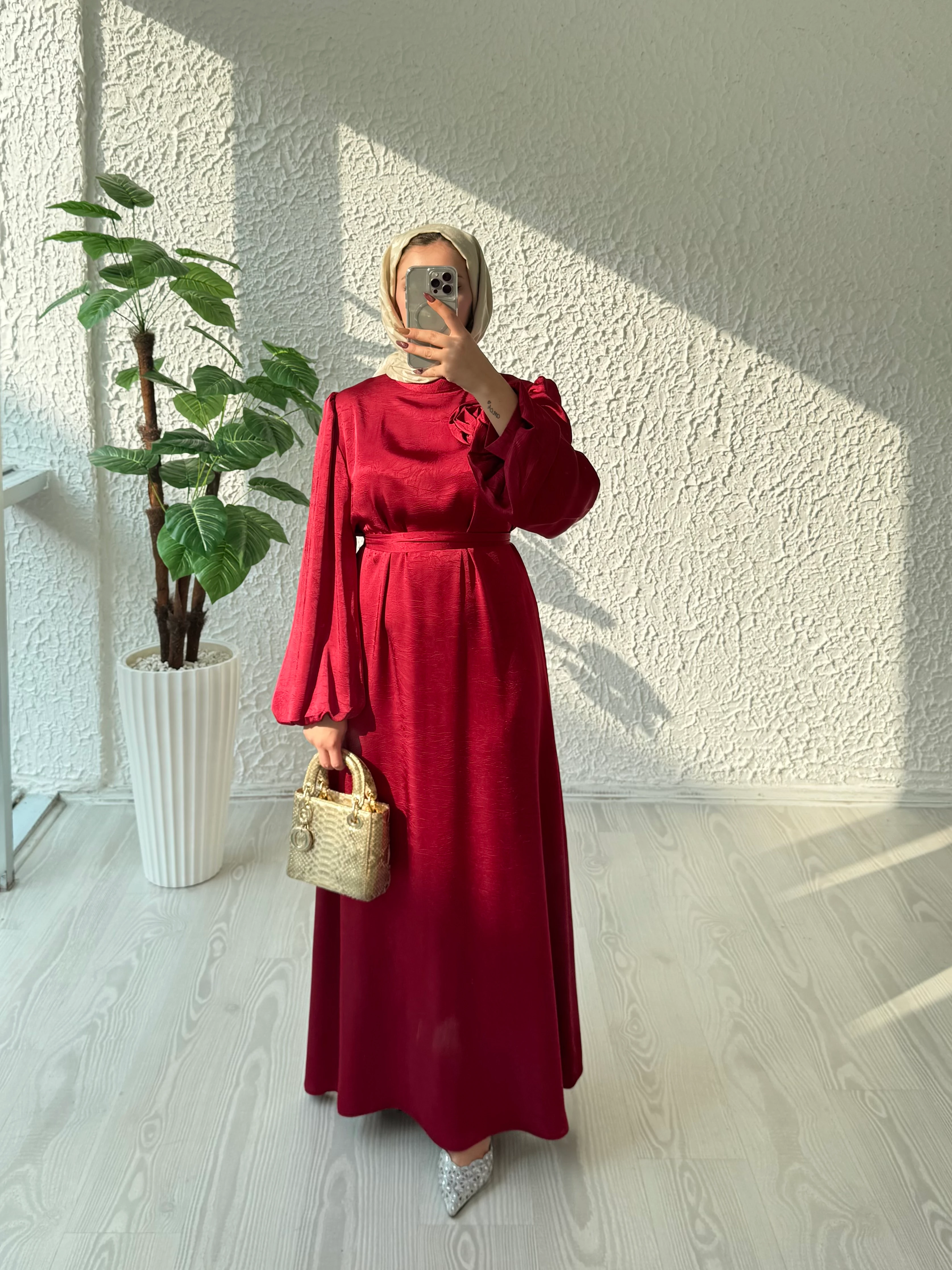 Kraş güllü elbise