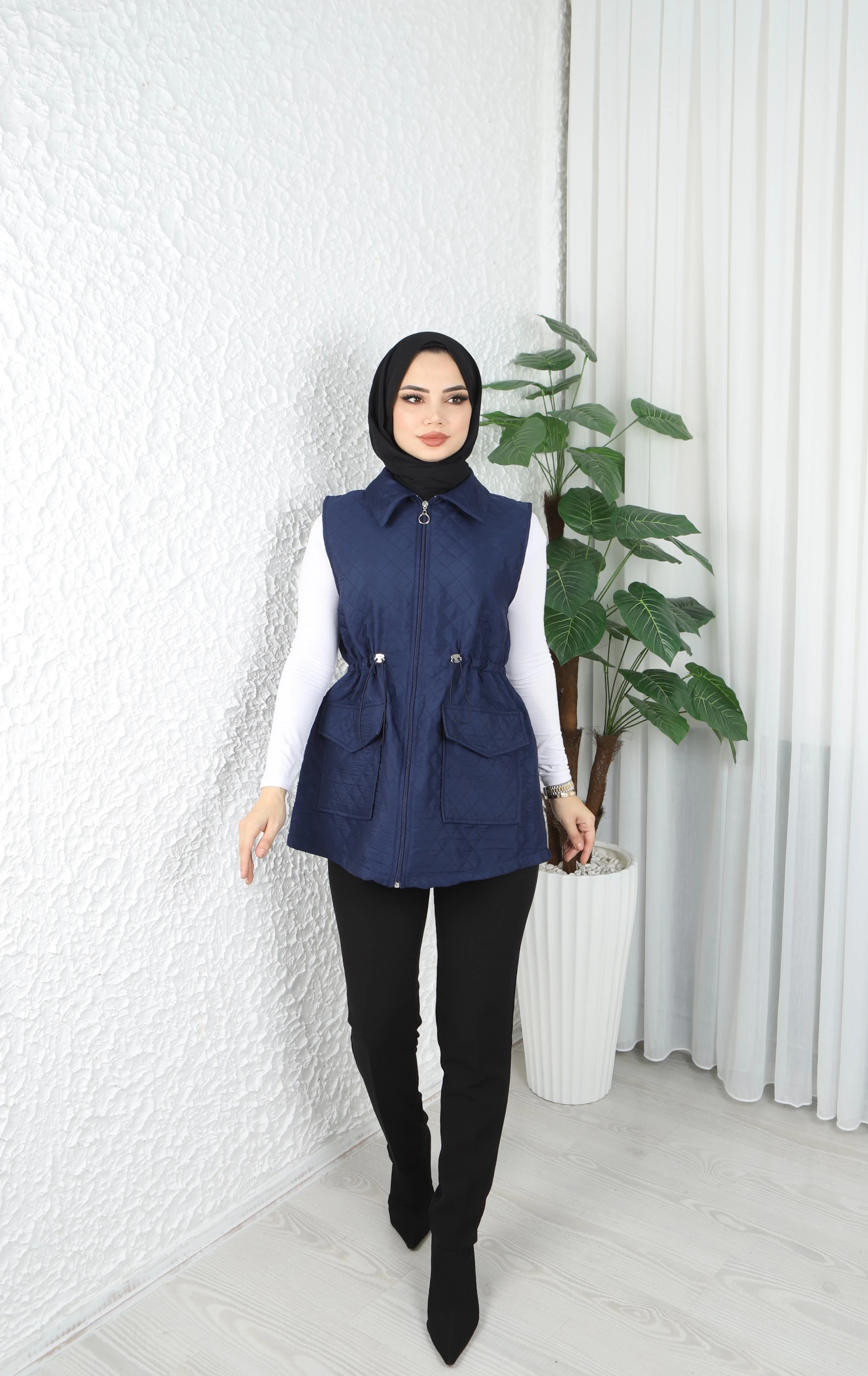 Belden Ayarlamalı Desenli Çift Cepli Kapitone Yelek  - Lacivert