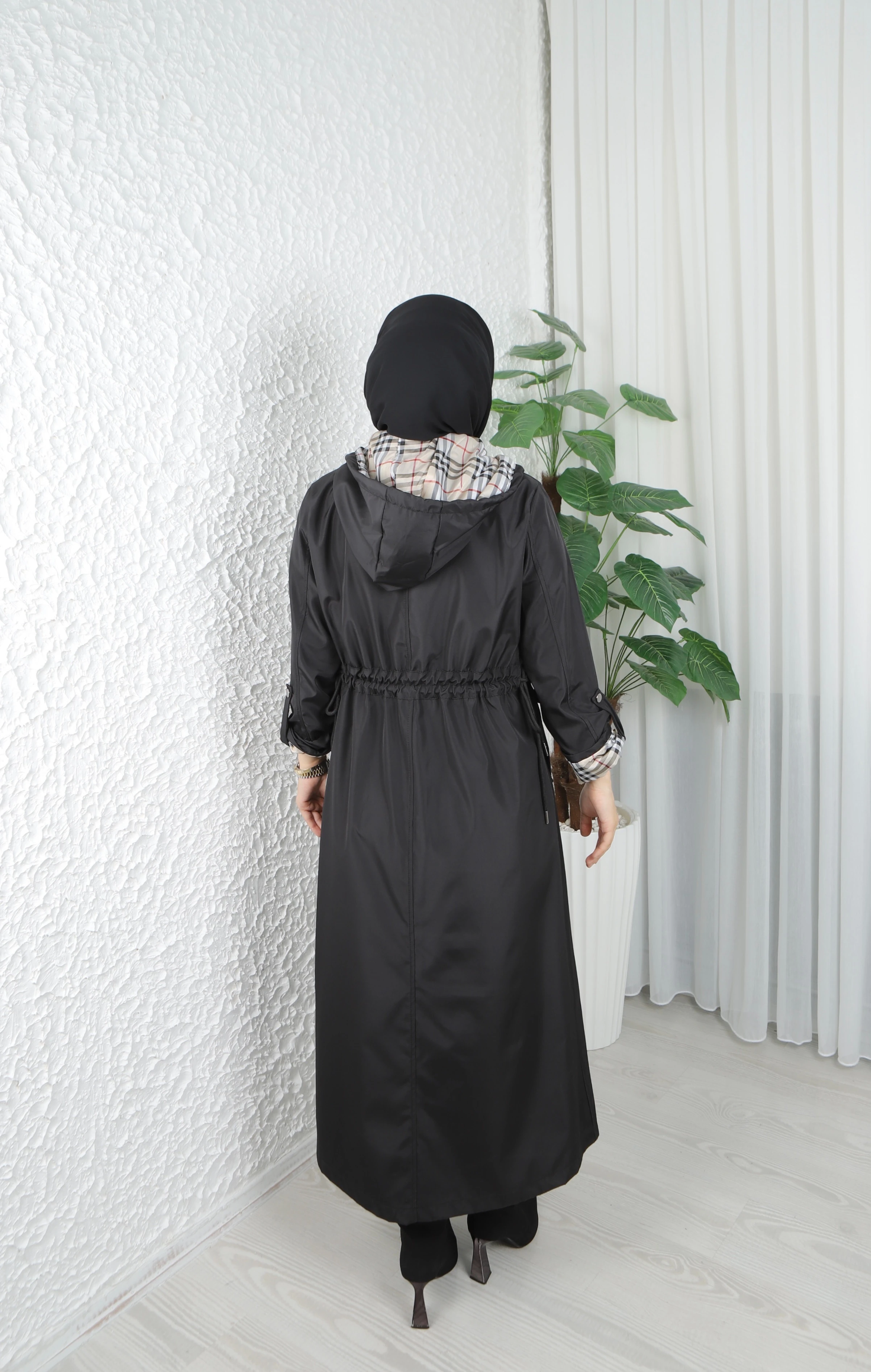 Kolları Ve Kapüşonu Desenli Belden Ayarlamalı Mont 