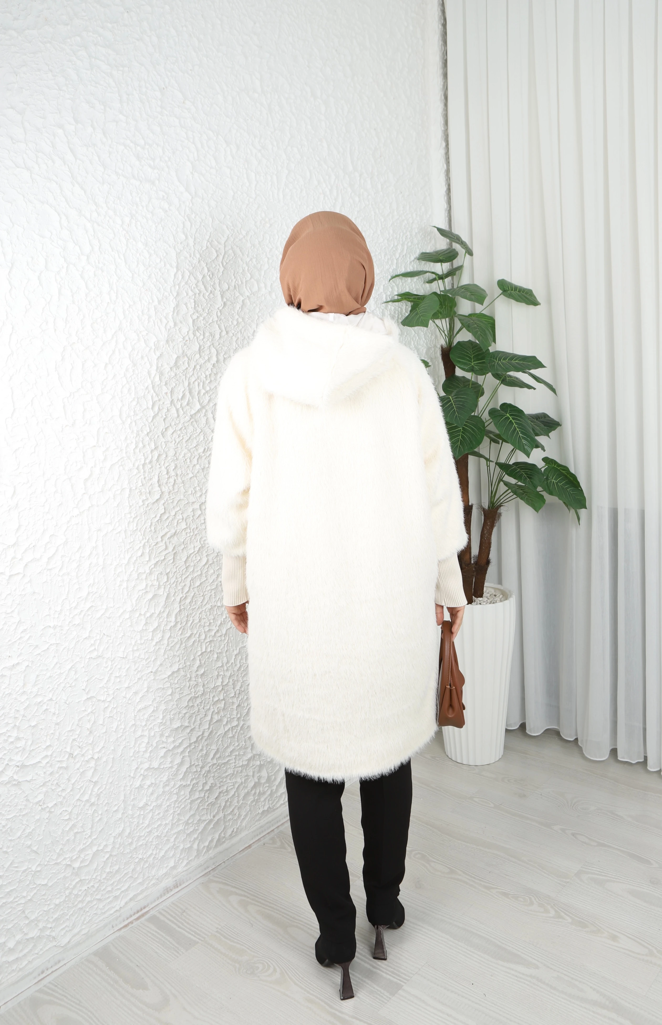 Kapüşonlu Kol Detaylı Pevet Kaşe Kaban 