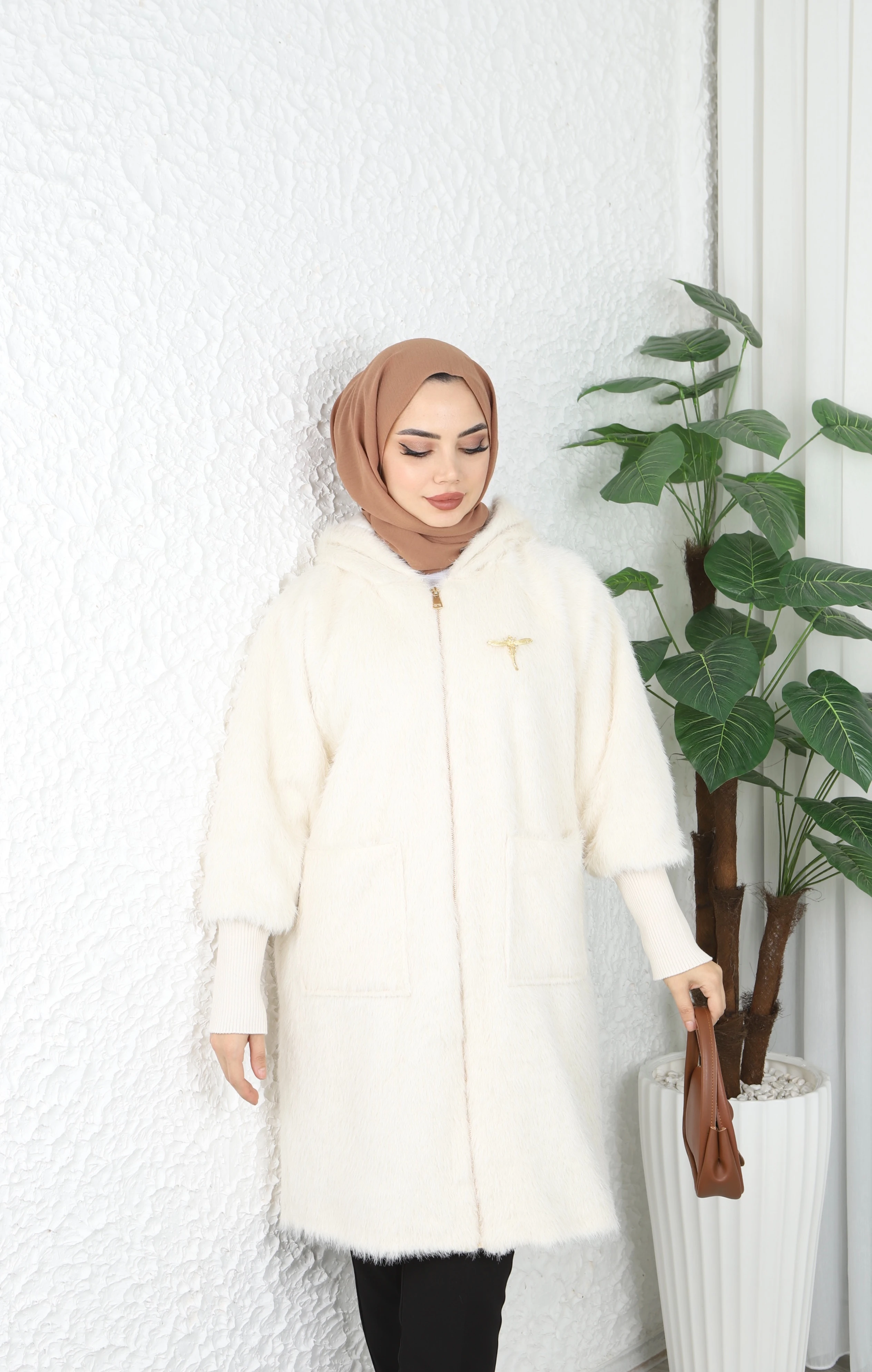 Kapüşonlu Kol Detaylı Pevet Kaşe Kaban 